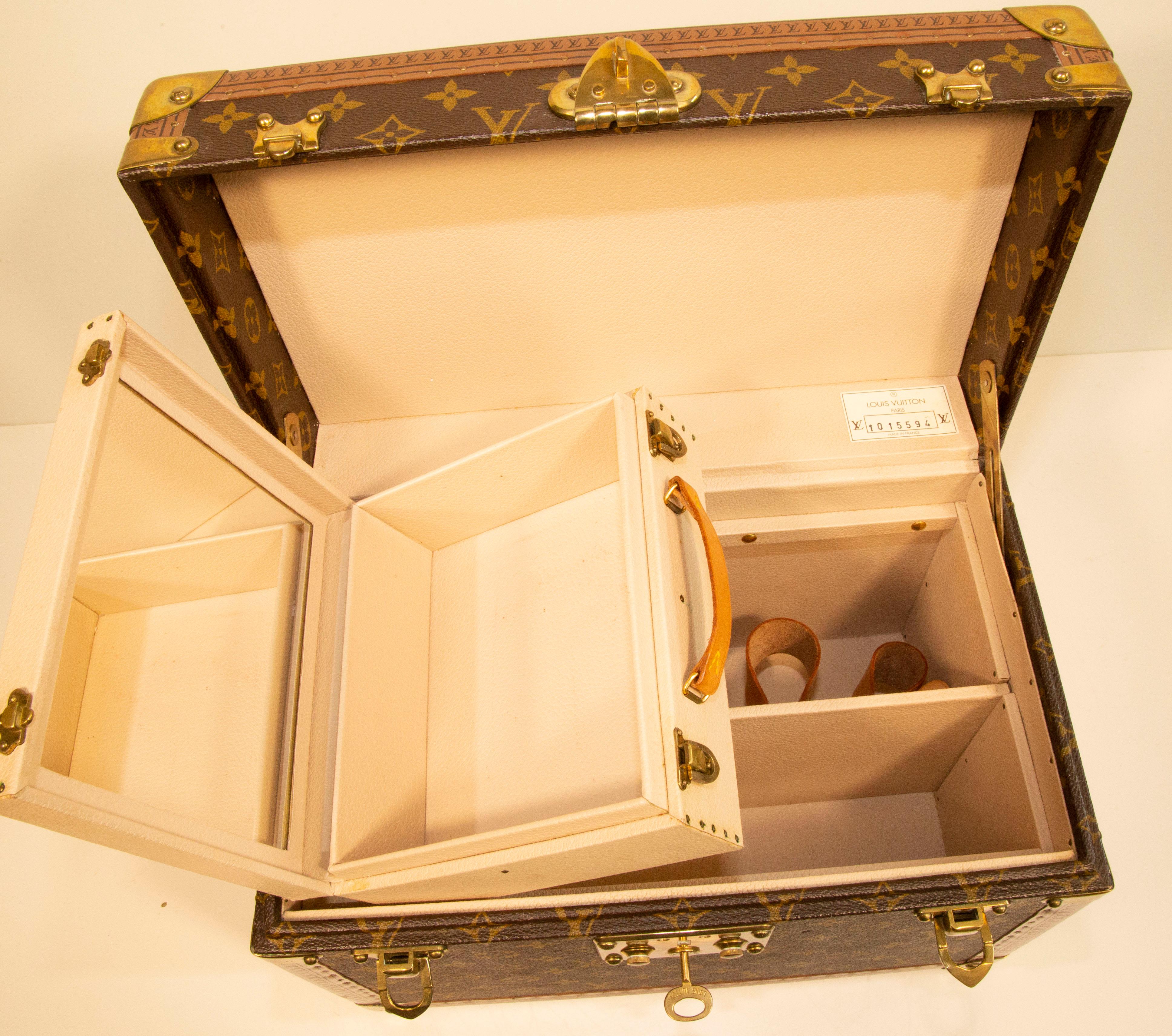 1990s Louis Vuitton Monogram Hard Shell Boite Pharmacie Vanity Trunk Case  For Sale 10