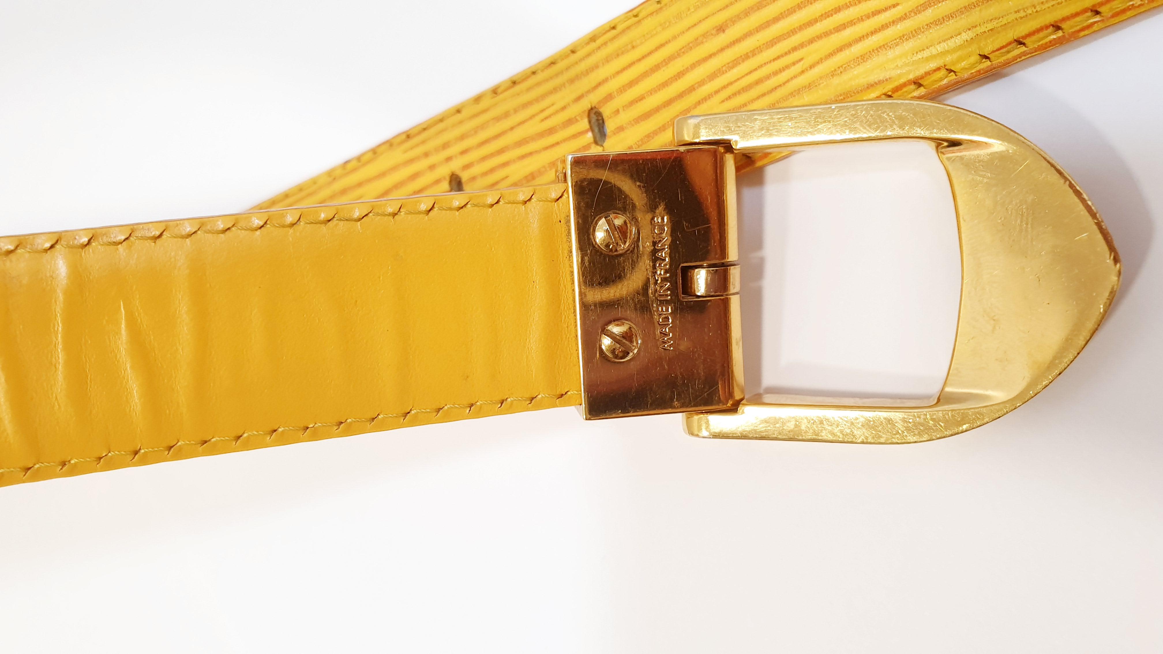 Orange Louis Vuitton Boucle de ceinture en cuir épi jaune avec boucle dorée, années 1990  Ceinture de ceinture en vente