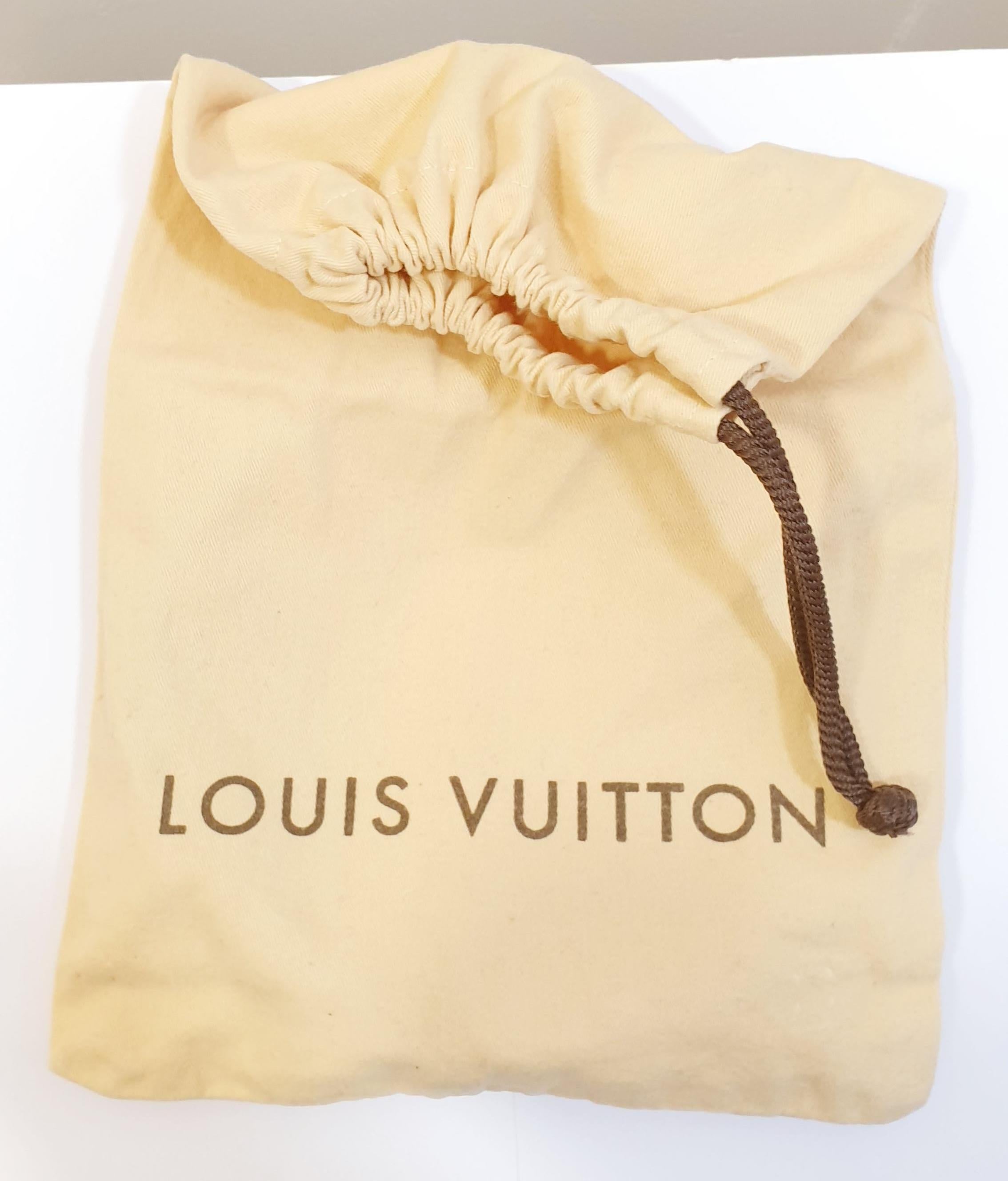 Louis Vuitton Boucle de ceinture en cuir épi jaune avec boucle dorée, années 1990  Ceinture de ceinture Bon état - En vente à  Bilbao, ES
