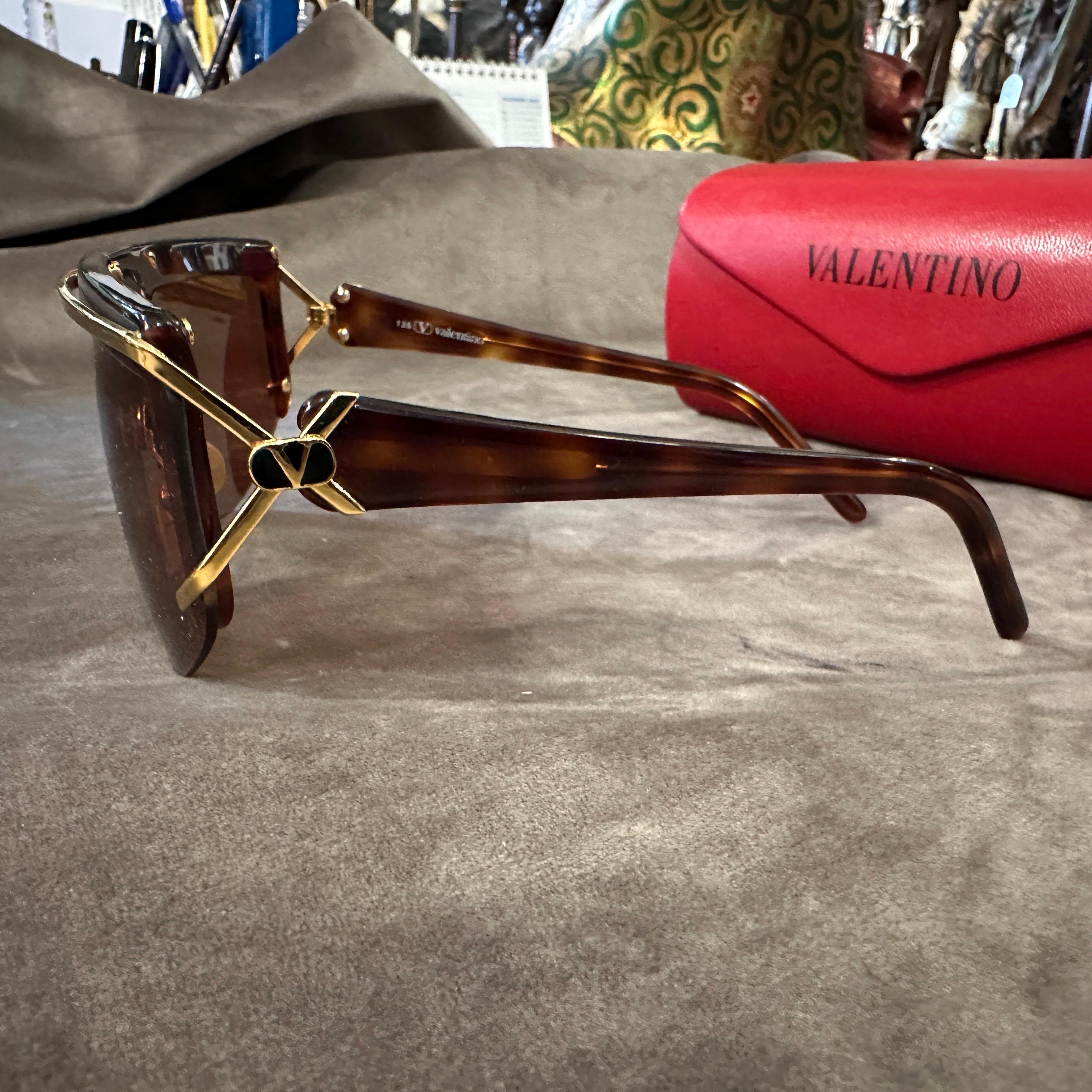 Brown 1990s Luxury Oversized Mask Sunglasses by Valentino For Sale