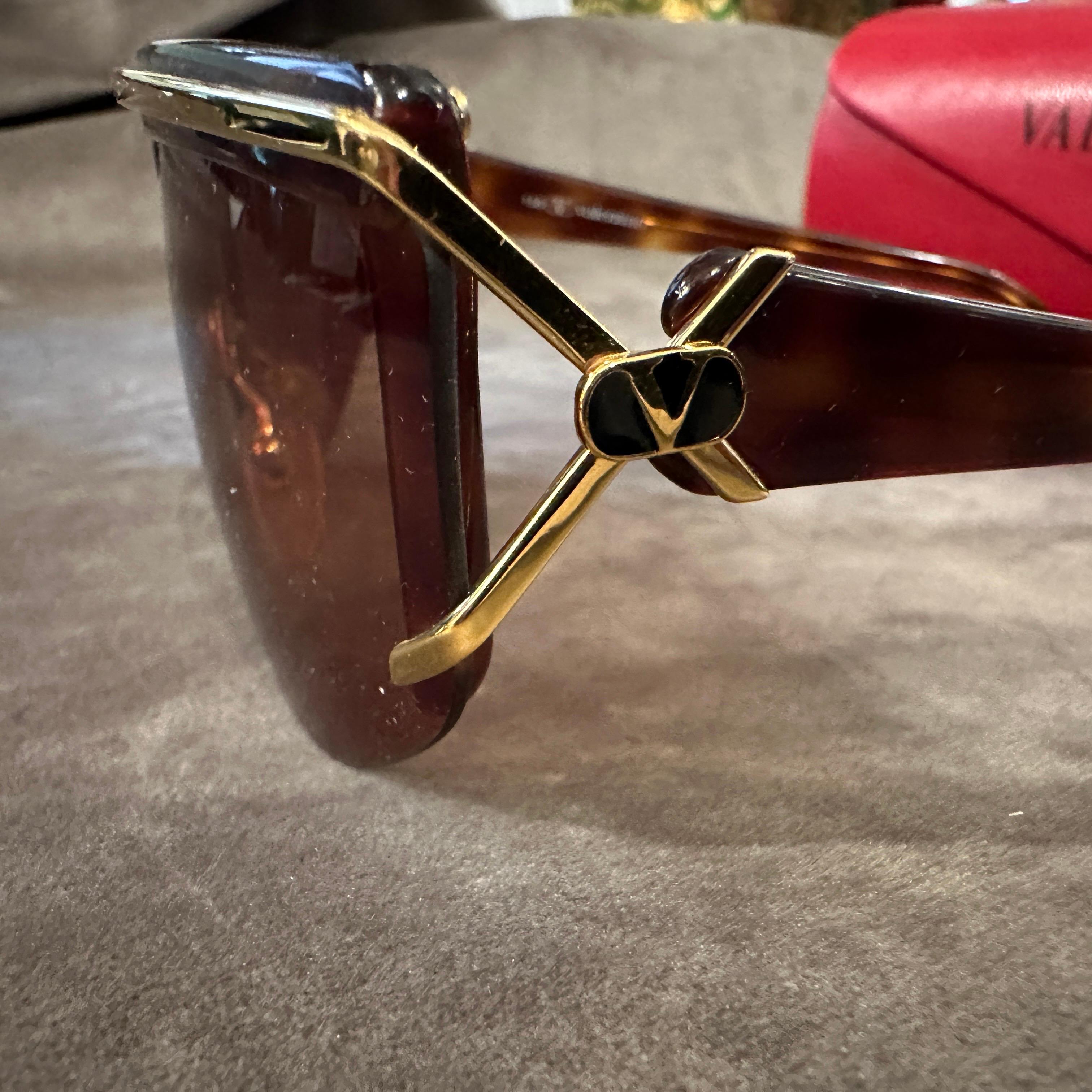 Women's or Men's 1990s Luxury Oversized Mask Sunglasses by Valentino For Sale