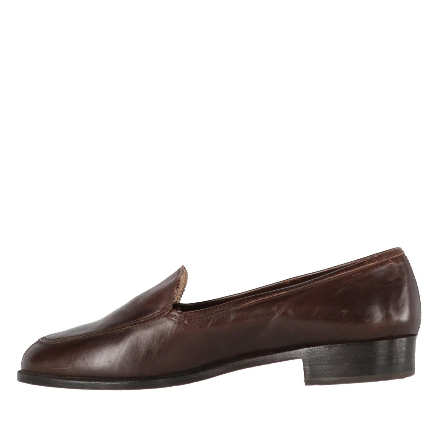 Manolo Blahnik brown leather loafers with low and wide heels and almond toe. 

The item shows slight signs of wear as shown in the pictures.
Years: 90s

Made in Italy

Size: 38 EU

Heel height: 2 cm
Insole: 24 cm