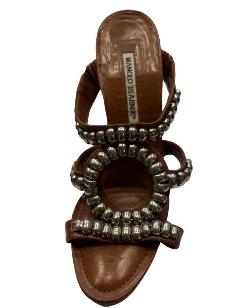 1990S MANOLO BLAHNIK Brown Leather Studded Shoes In Excellent Condition For Sale In New York, NY