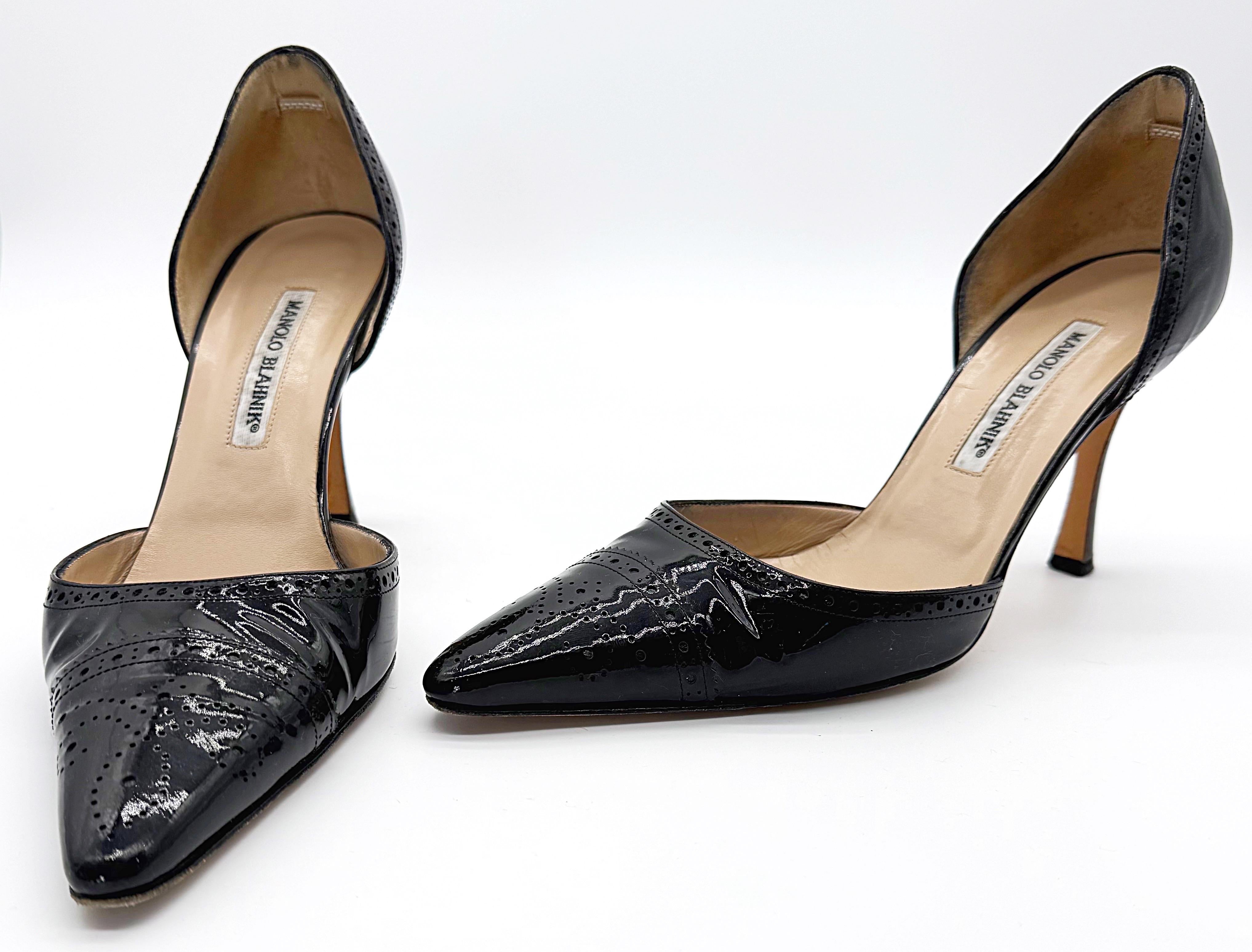 Chic and classic late 90s vintage Manolo Blahnik black patent leather point toe high heels ! Spectator style with perforations throughout. Very comfortable.
These shoes are a timeless addition to any wardrobe.
In good condition, with wear to the