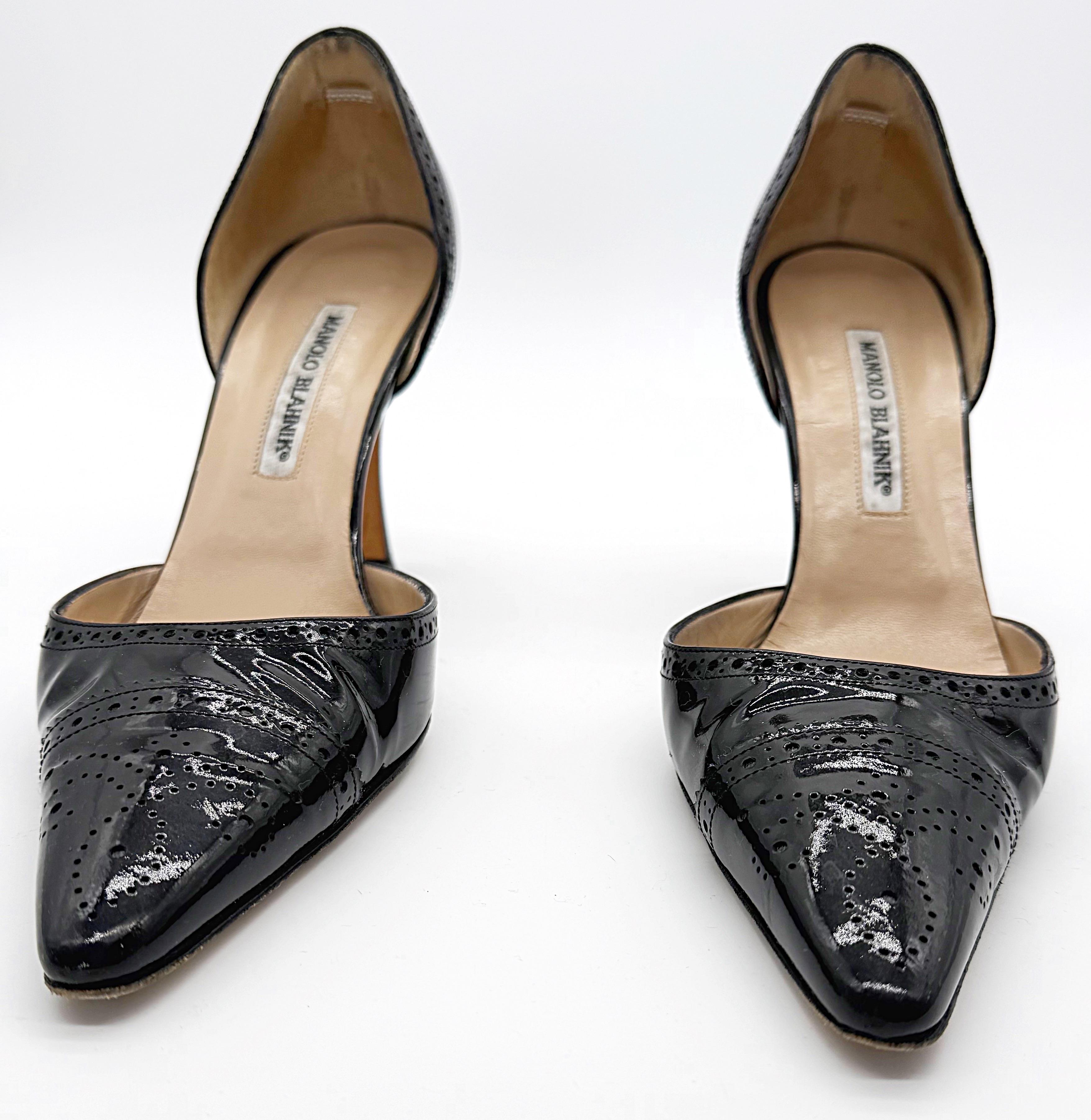 1990s Manolo Blahnik Size 39 / 9 Black Patent Leather Spectator Vintage Heels In Good Condition For Sale In San Diego, CA