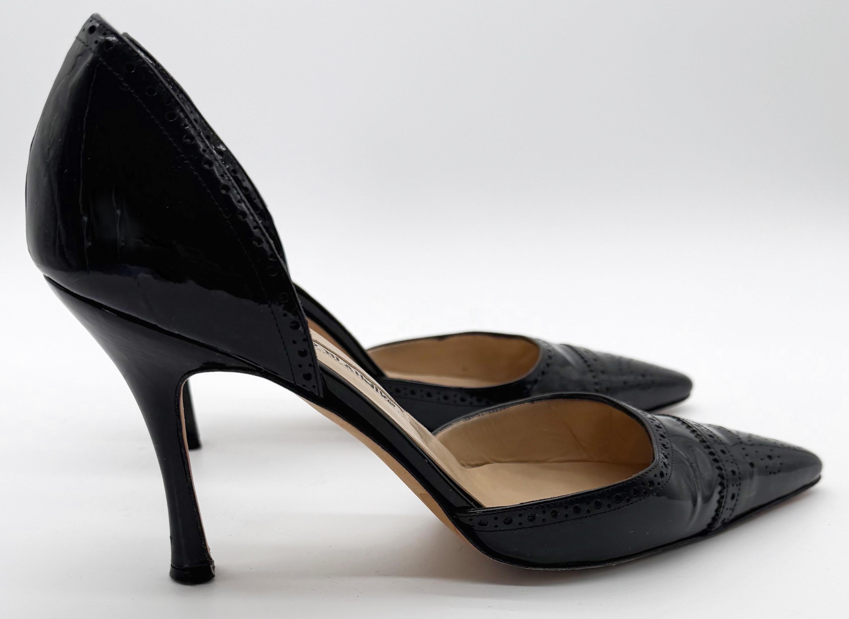 1990s Manolo Blahnik Size 39 / 9 Black Patent Leather Spectator Vintage Heels For Sale 2