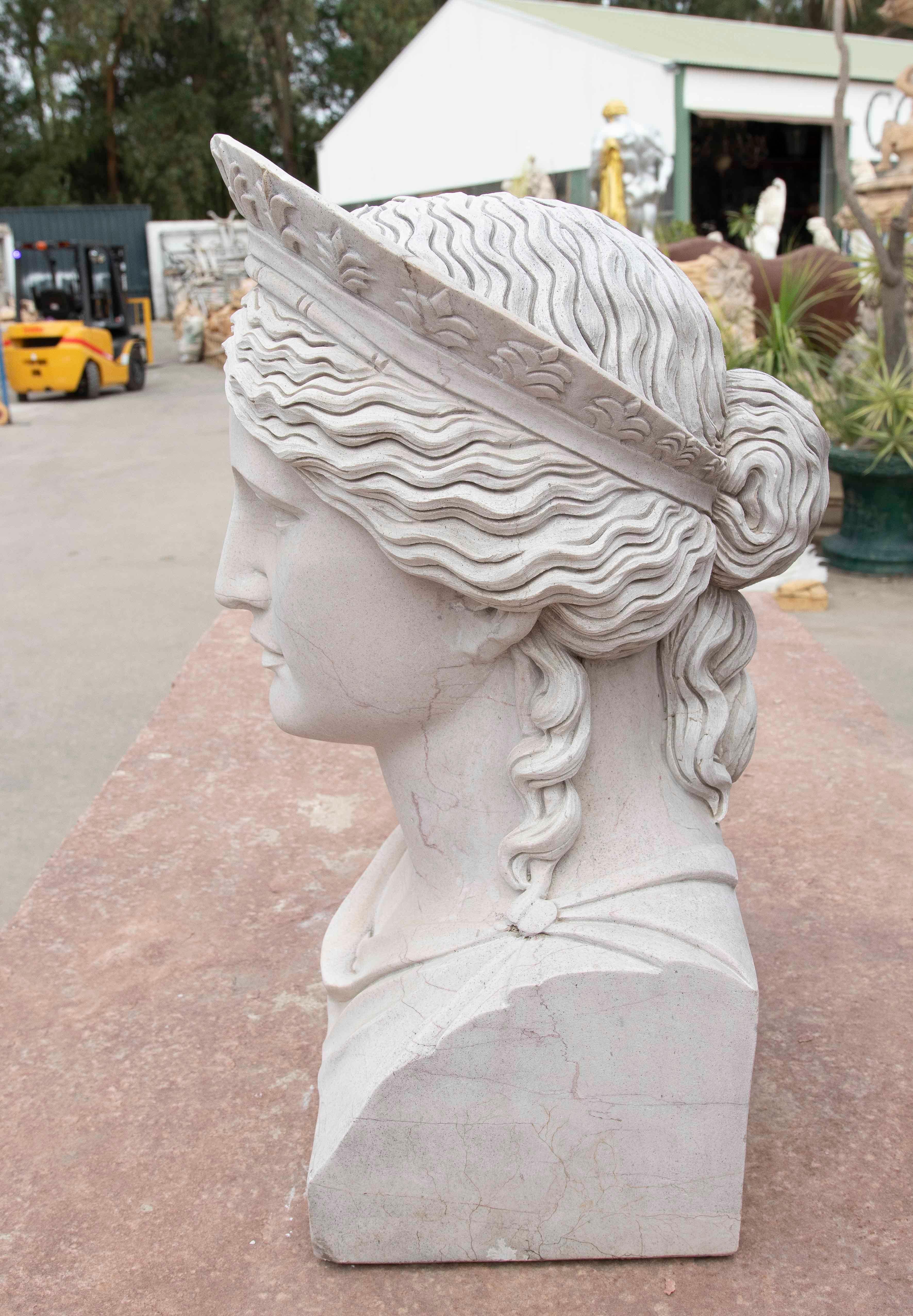 Busto de mármol de los años 90 de Hera, diosa griega con tocado clásico en venta 5