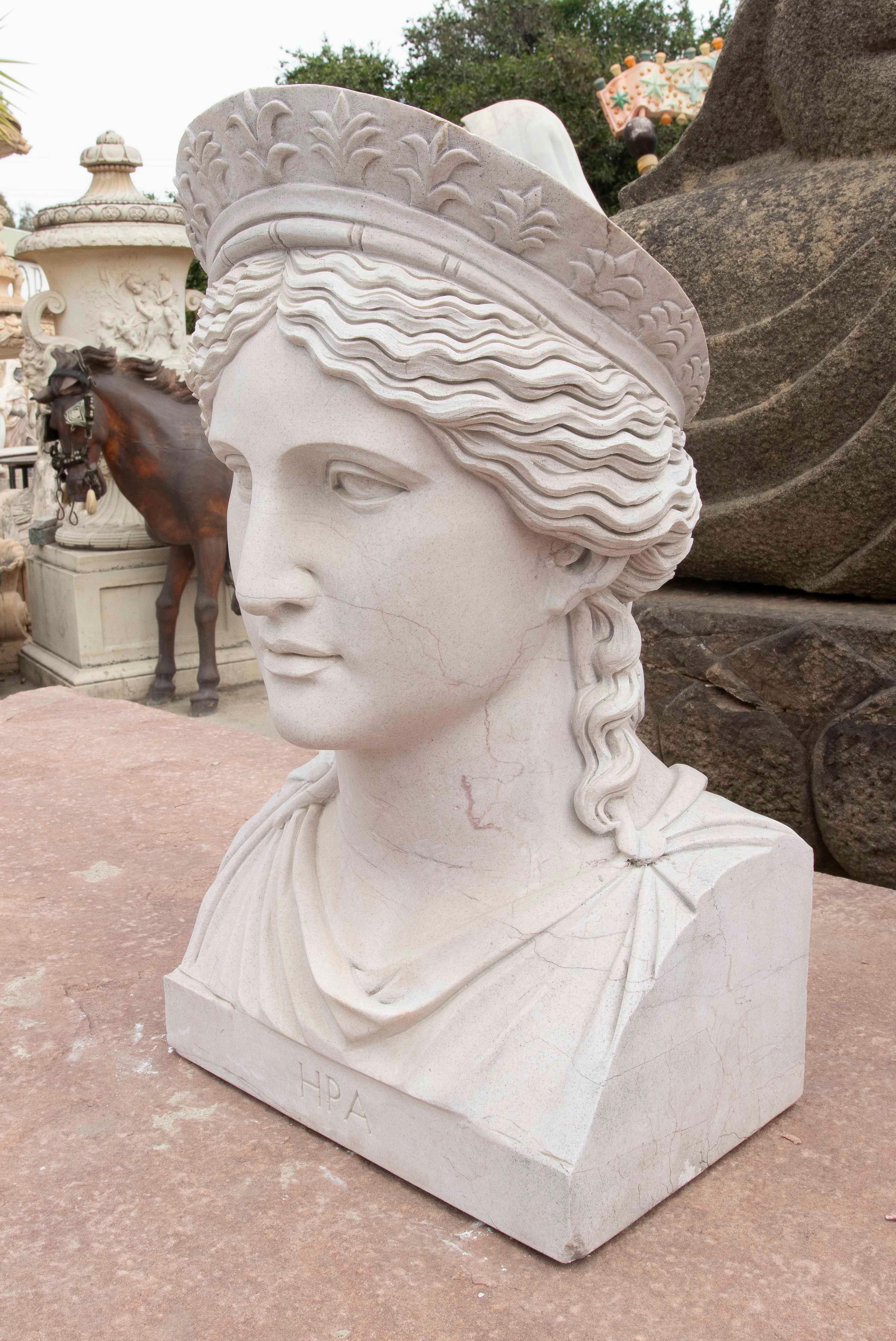 Busto de mármol de los años 90 de Hera, diosa griega con tocado clásico Asiático en venta