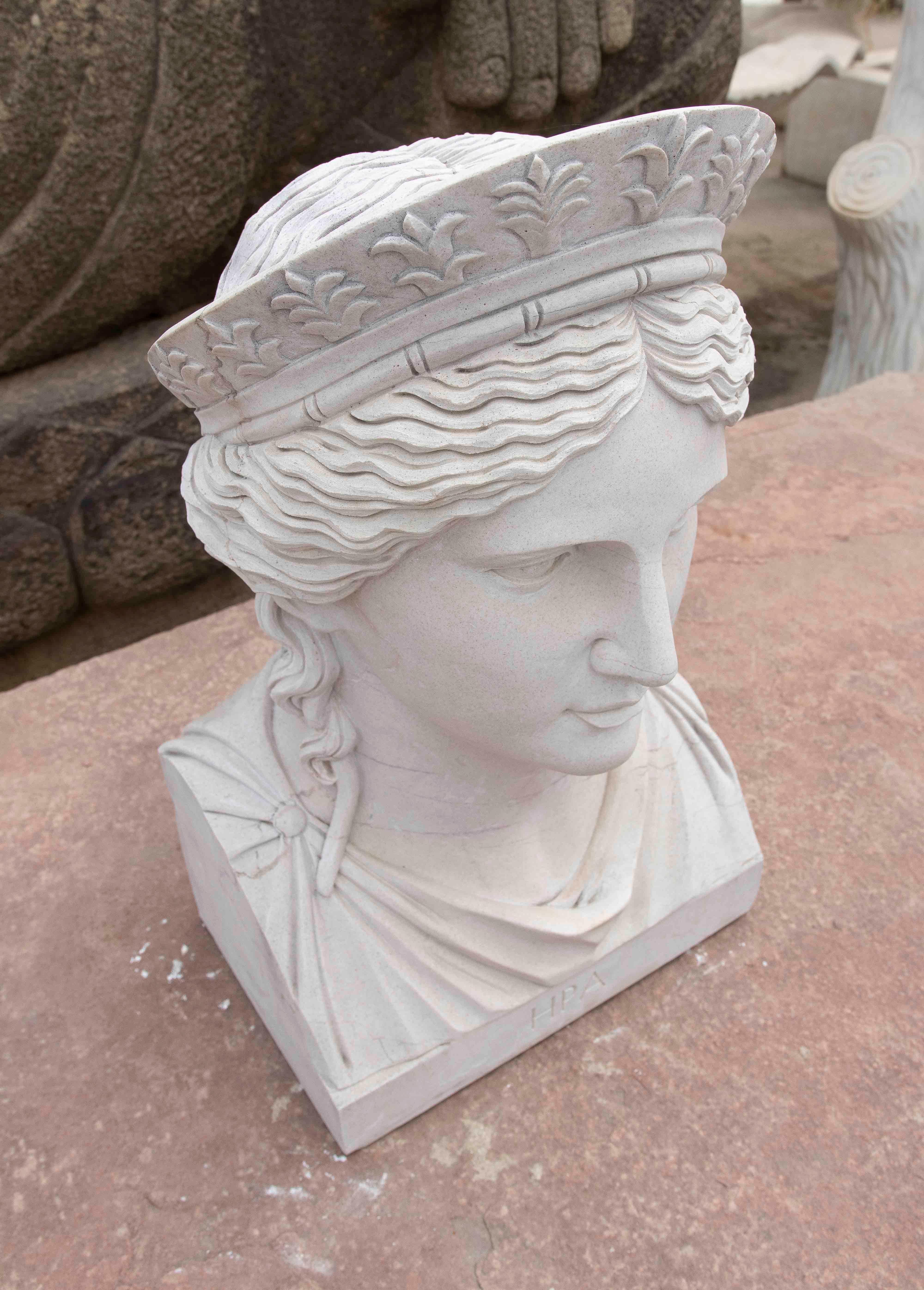 Busto de mármol de los años 90 de Hera, diosa griega con tocado clásico en Bueno estado para la venta en Marbella, ES