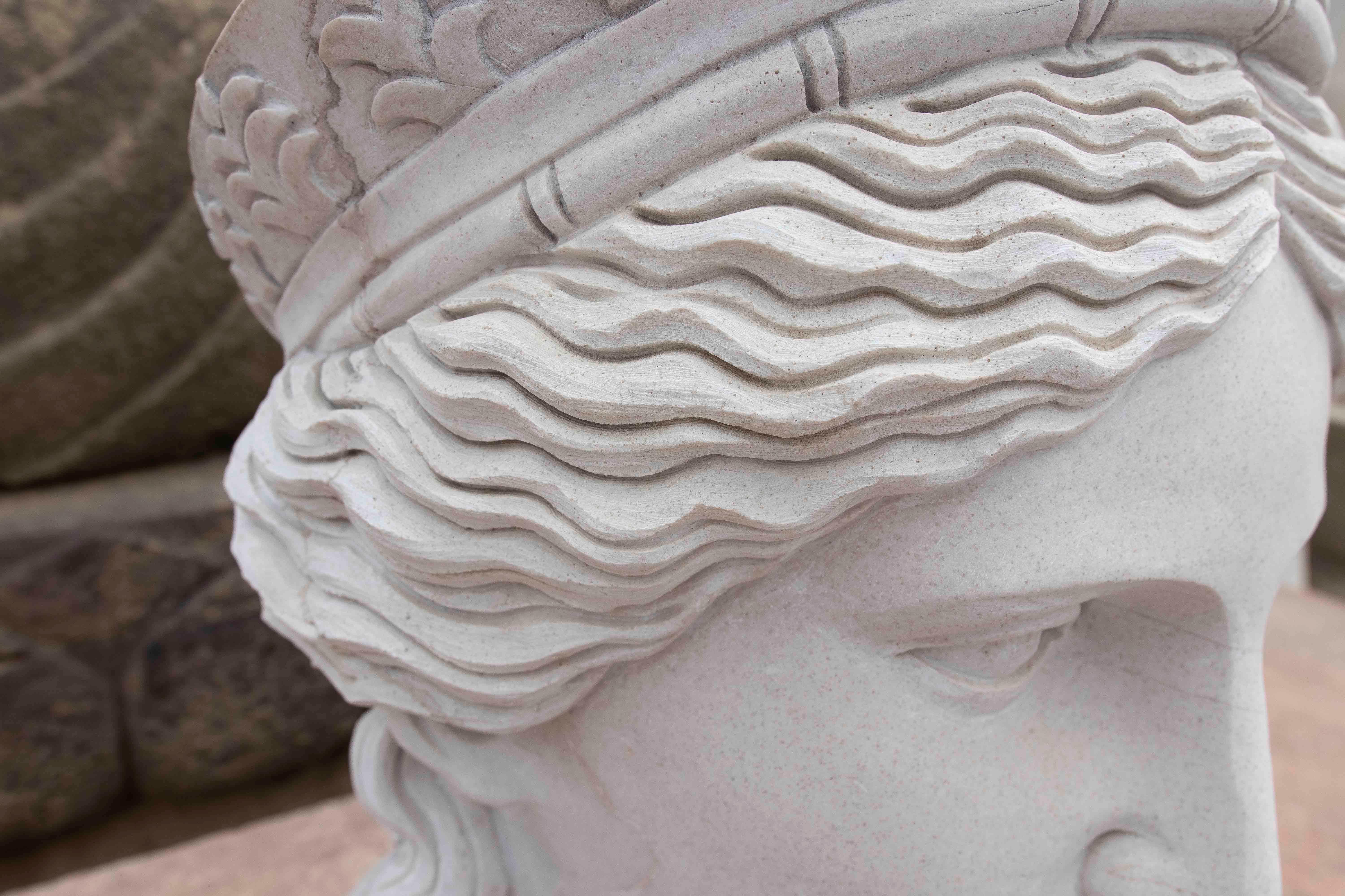 Busto de mármol de los años 90 de Hera, diosa griega con tocado clásico en venta 1