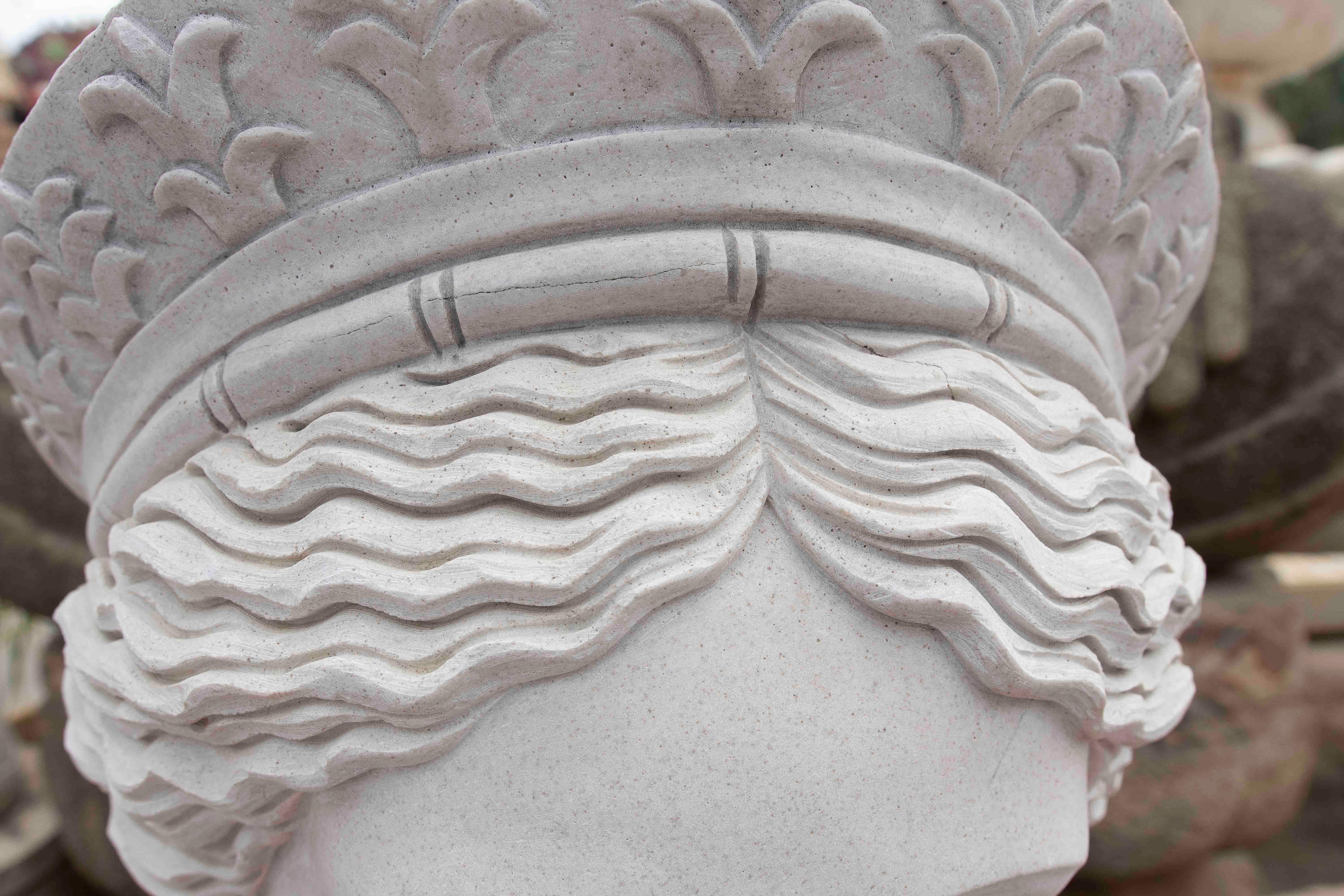 Busto de mármol de los años 90 de Hera, diosa griega con tocado clásico en venta 2