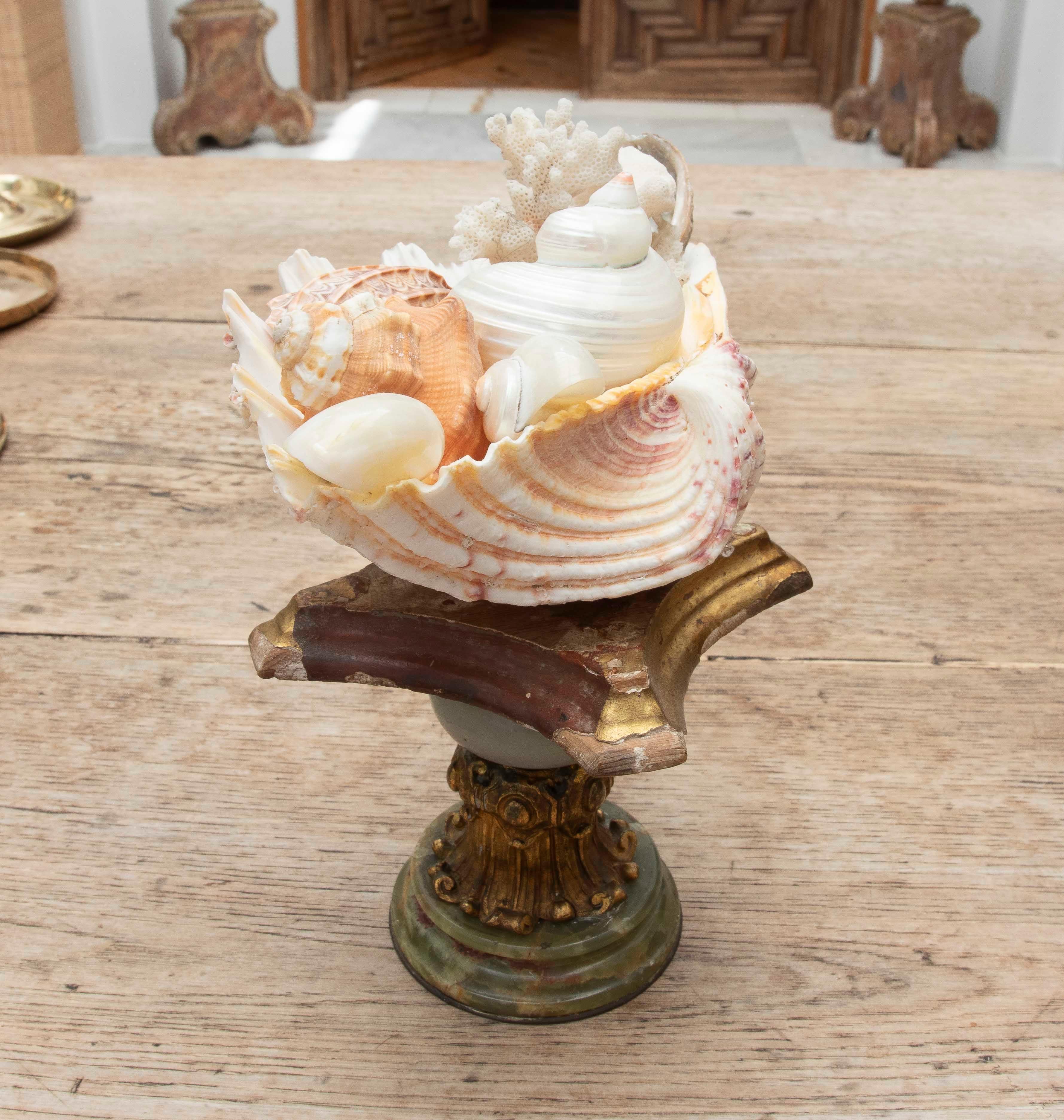 1990 Centre de table Marin avec coquillages naturels sur une base de style baroque en vente 1