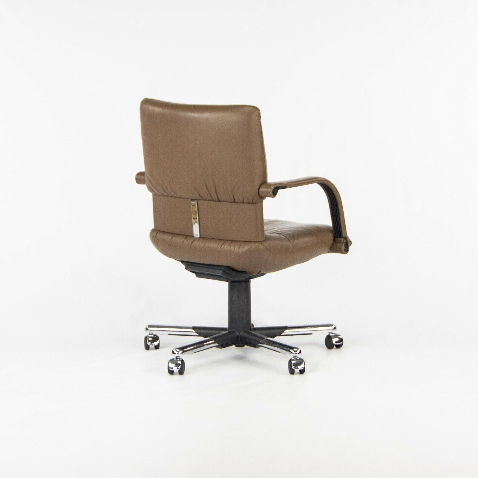 1990 Mario Bellini Vitra Figura High Back Desk Chair in Brown Leather (Chaise de bureau à haut dossier en cuir Brown) Bon état - En vente à Philadelphia, PA