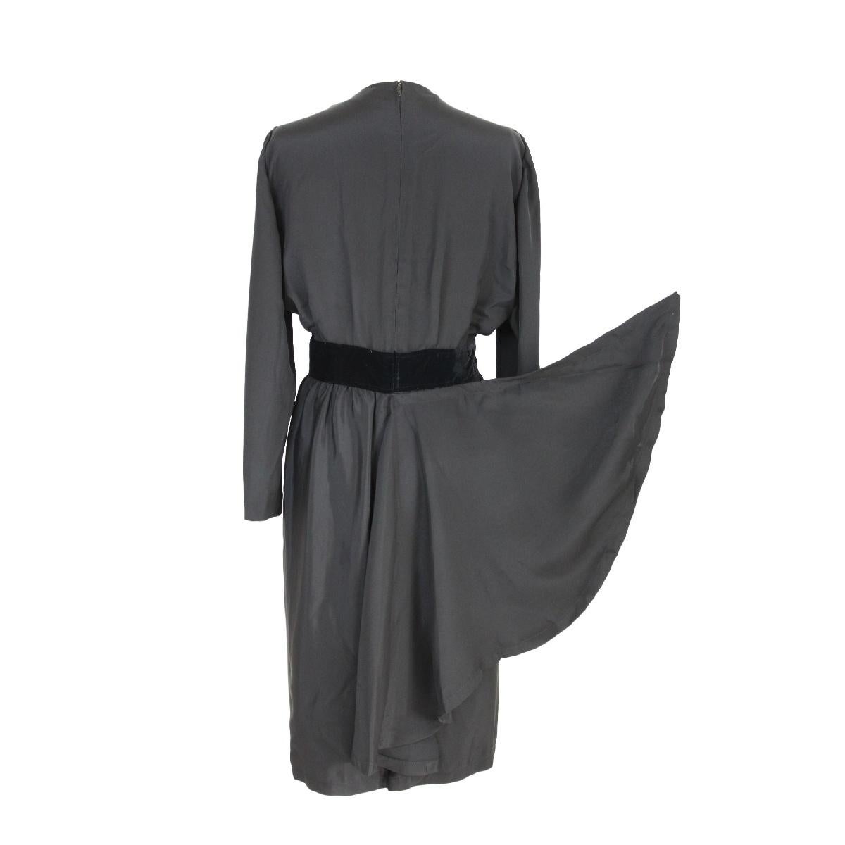 Mario Borsato vintage black evening dress for women. 100% silk, V-neck. Velvet applications on the waist. Pleated on the back. Made in Italy, new with label.

Size 44 It 10 Us 12 Uk

Shoulders: 44 cm
Chest / Bust: 51 cm
Sleeves: 59 cm
Length: 108 cm