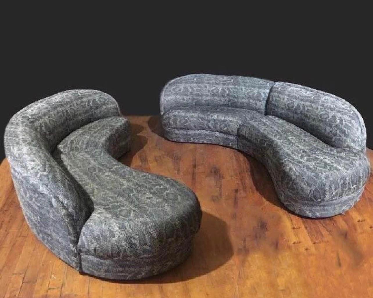 Wahnsinn!  Das ist eine sexy und flippige Sofagarnitur.   Entworfen von Maurice Villency in den frühen 1990er Jahren.  Ich persönlich liebe die Polsterung, aber wenn Python für Sie zu wild ist, werden diese in jedem Stoff großartig sein, den Sie