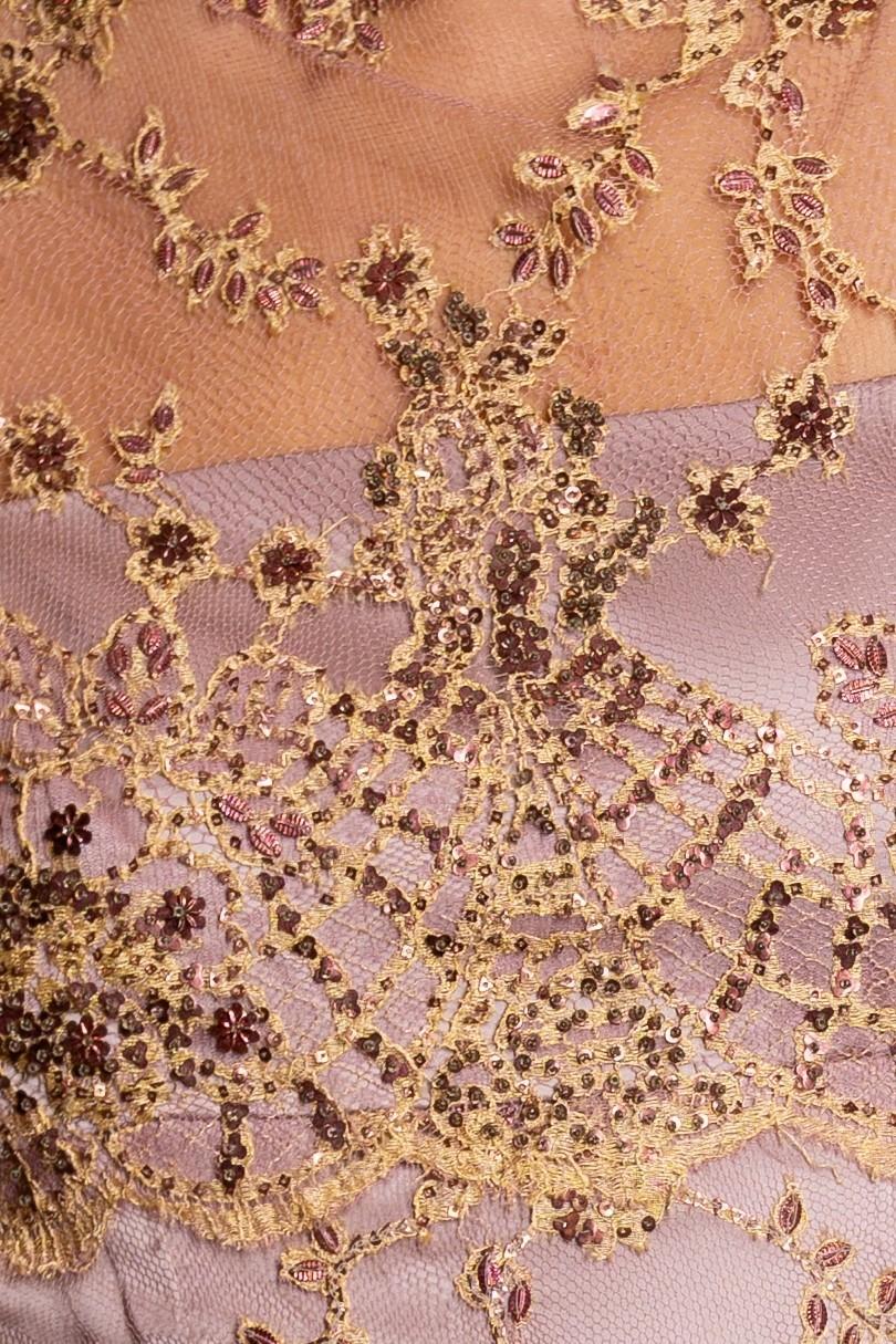 1990S Robe en dentelle de soie mauve et beige entièrement perlée de fleurs délicates en vente 3