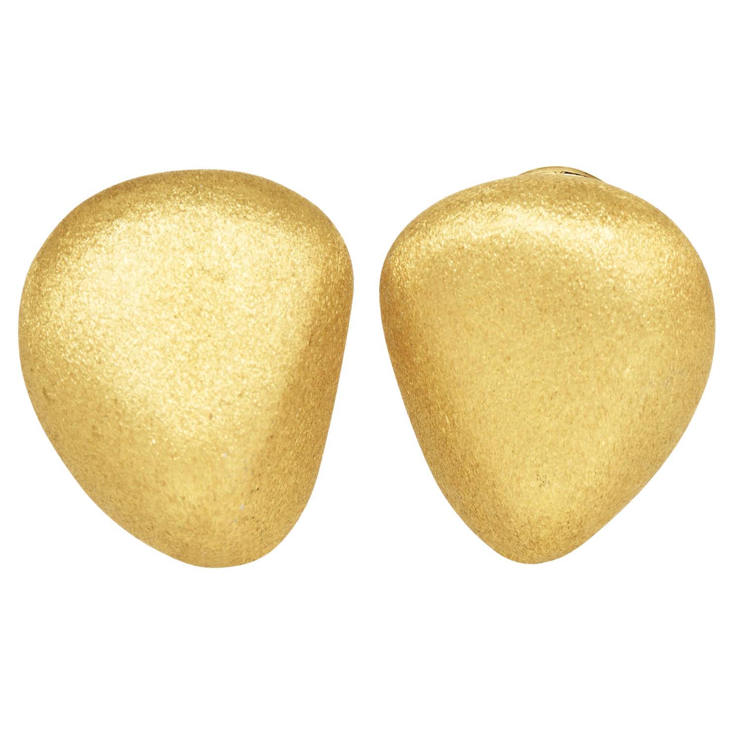 Maz anni '90 Orecchini a clip in oro spazzolato elegante a 18 carati in vendita