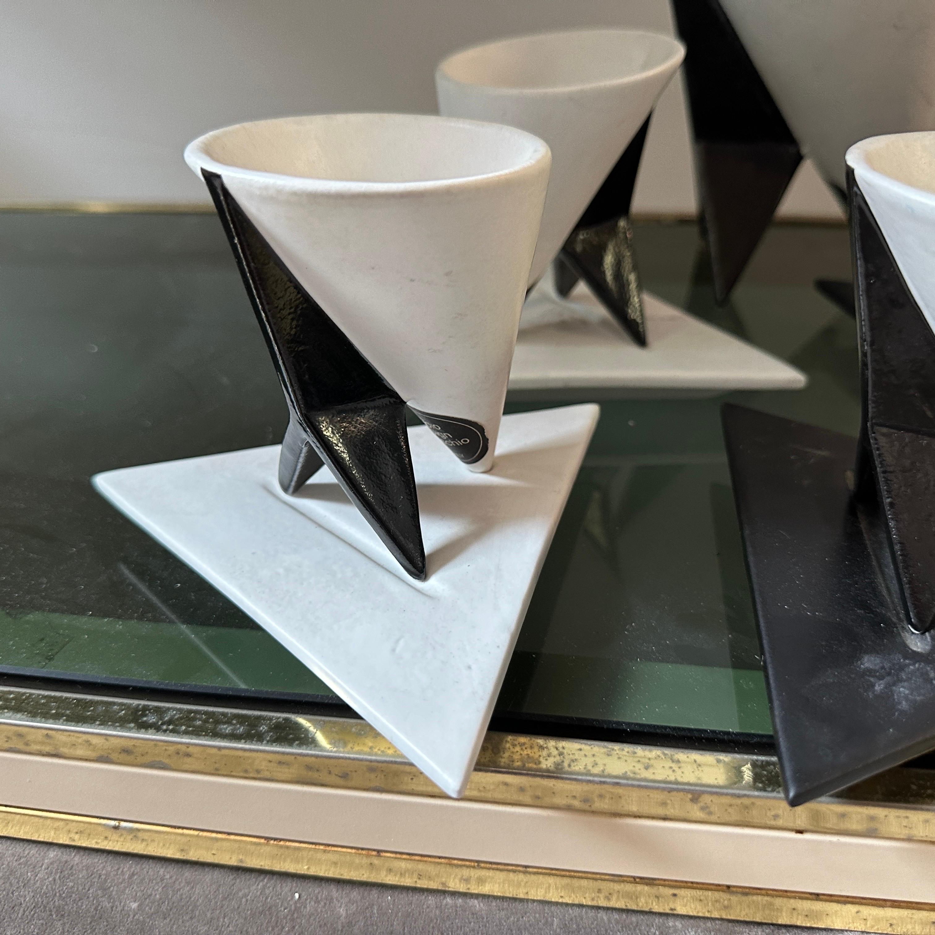 Fatto a mano Set da caffè in bianco e nero Memphis Milano degli anni '90 di Taruschio in vendita