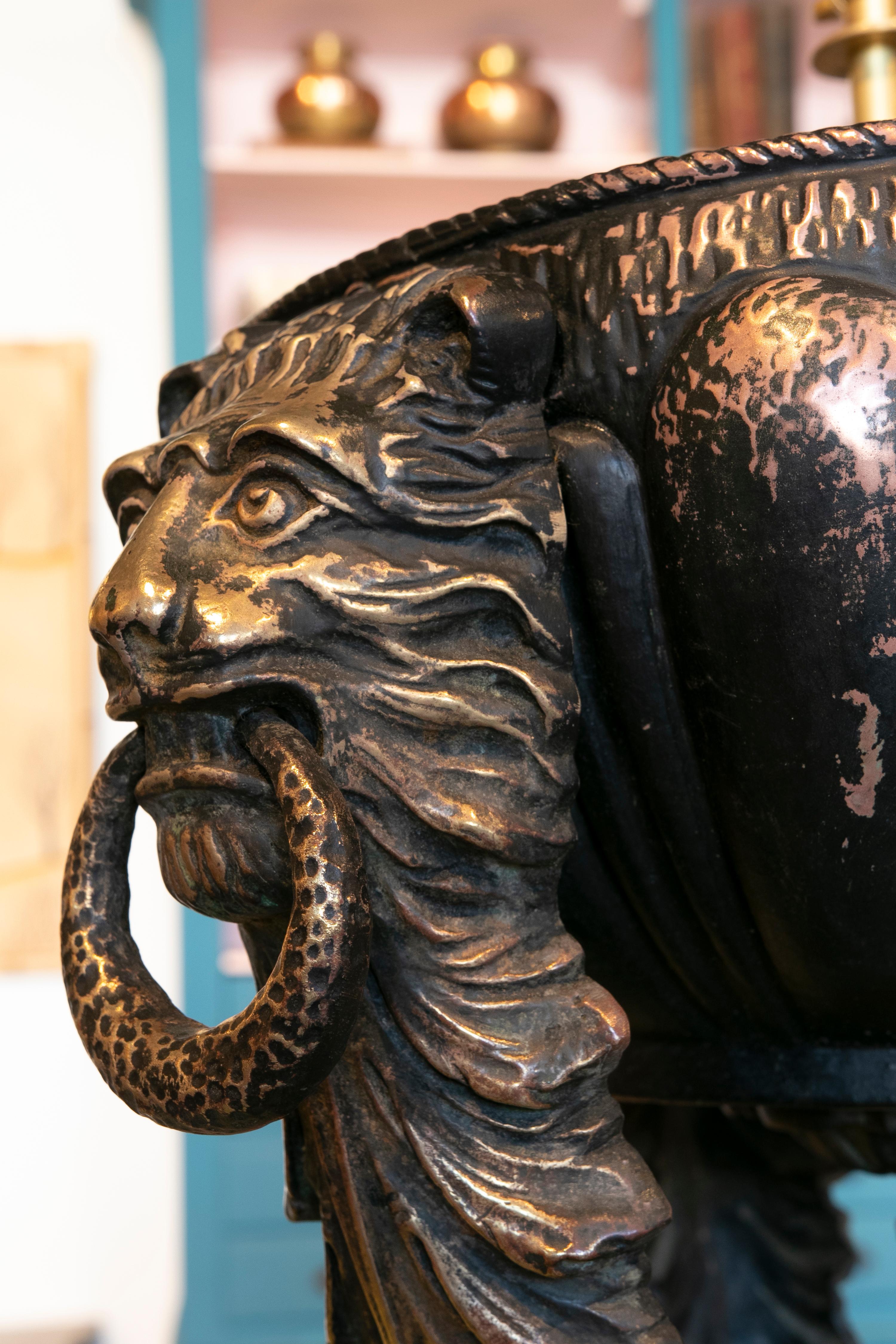 Lampe de table en métal des années 1990 décorée de lions en vente 10