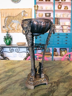 Lampe de table en métal des années 1990 décorée de lions