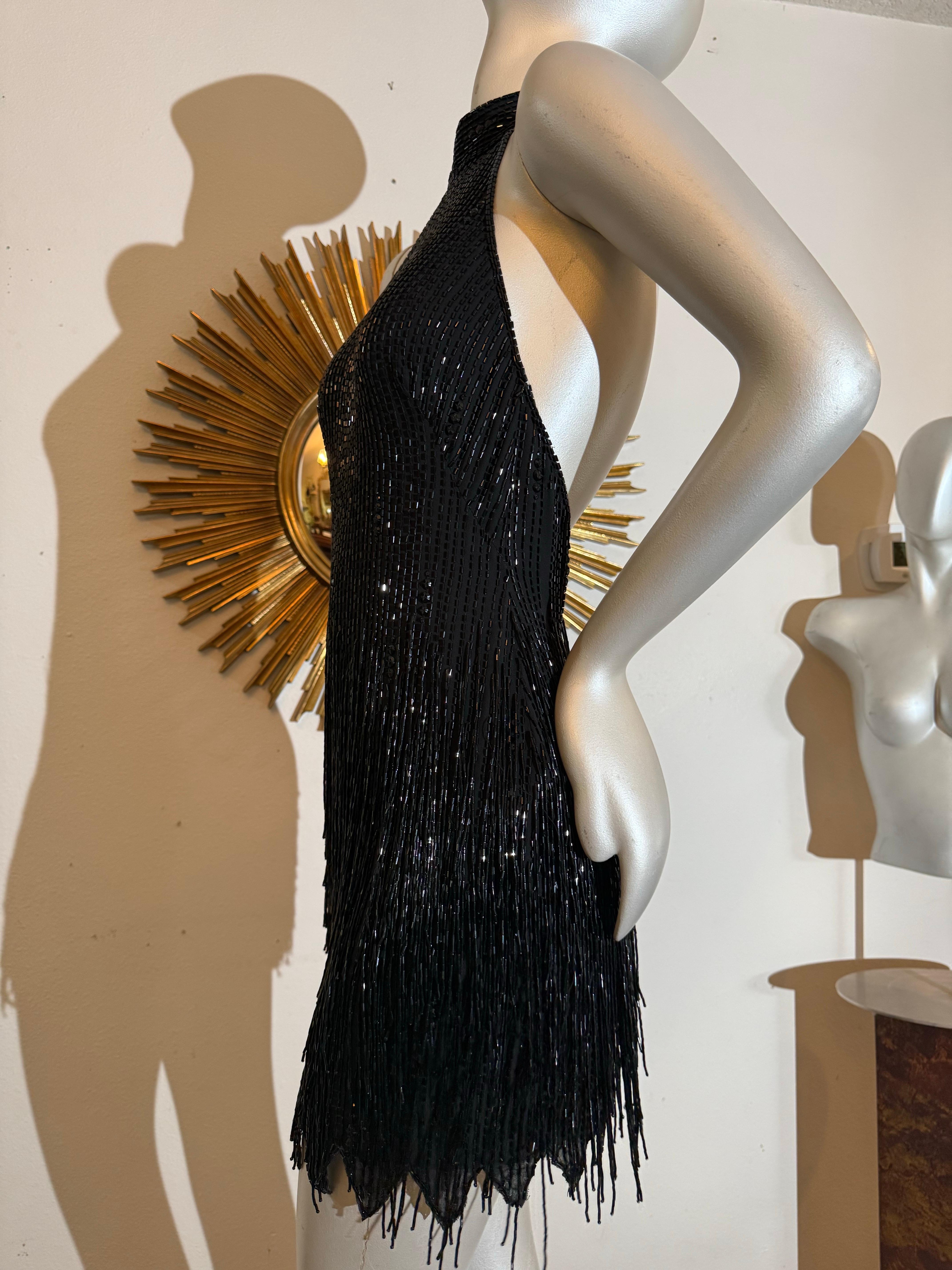 Michael Casey de los años 90 Mini vestido halter negro con abalorios y cristales y flecos en venta 6
