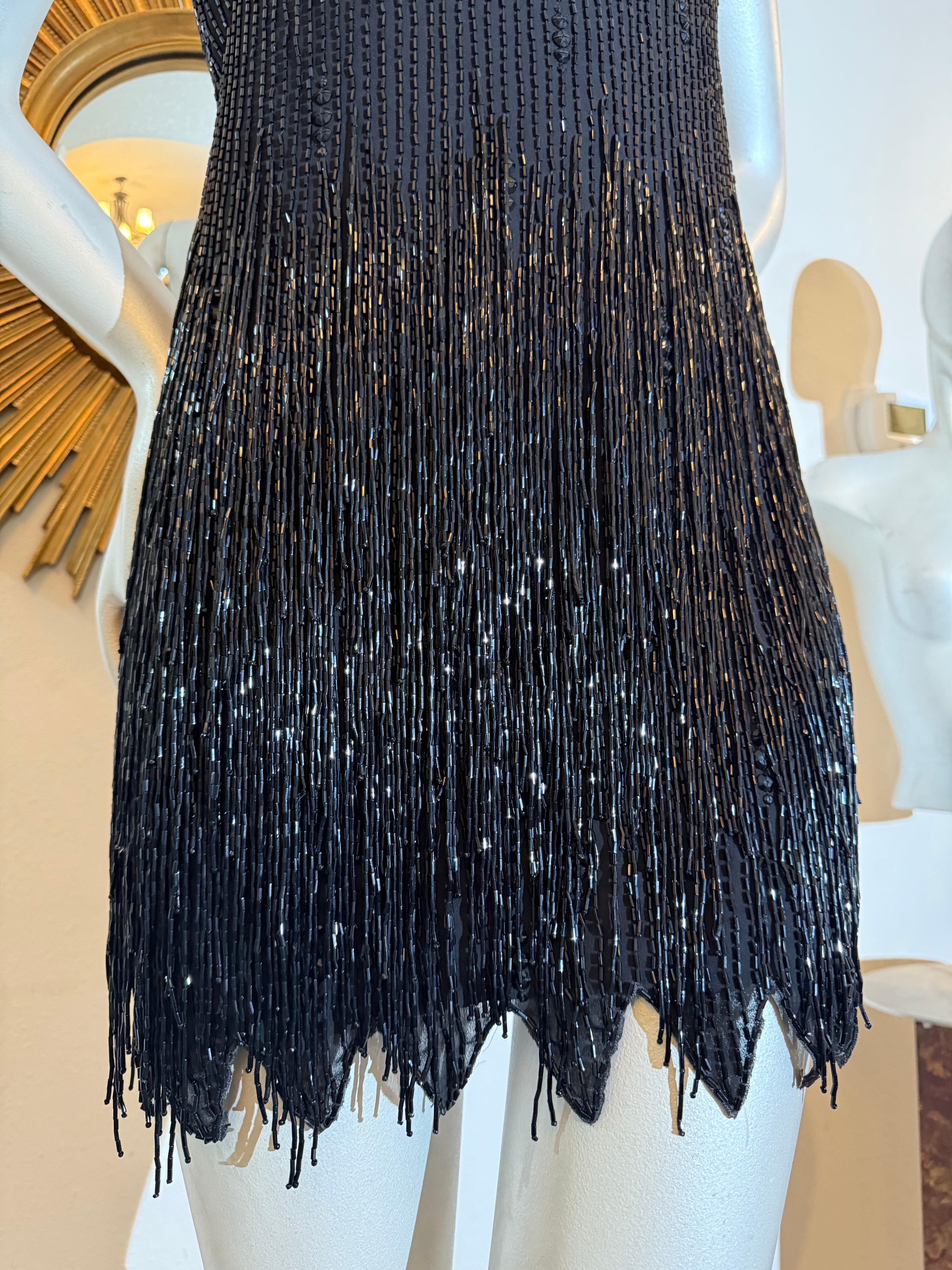 Michael Casey de los años 90 Mini vestido halter negro con abalorios y cristales y flecos en venta 2