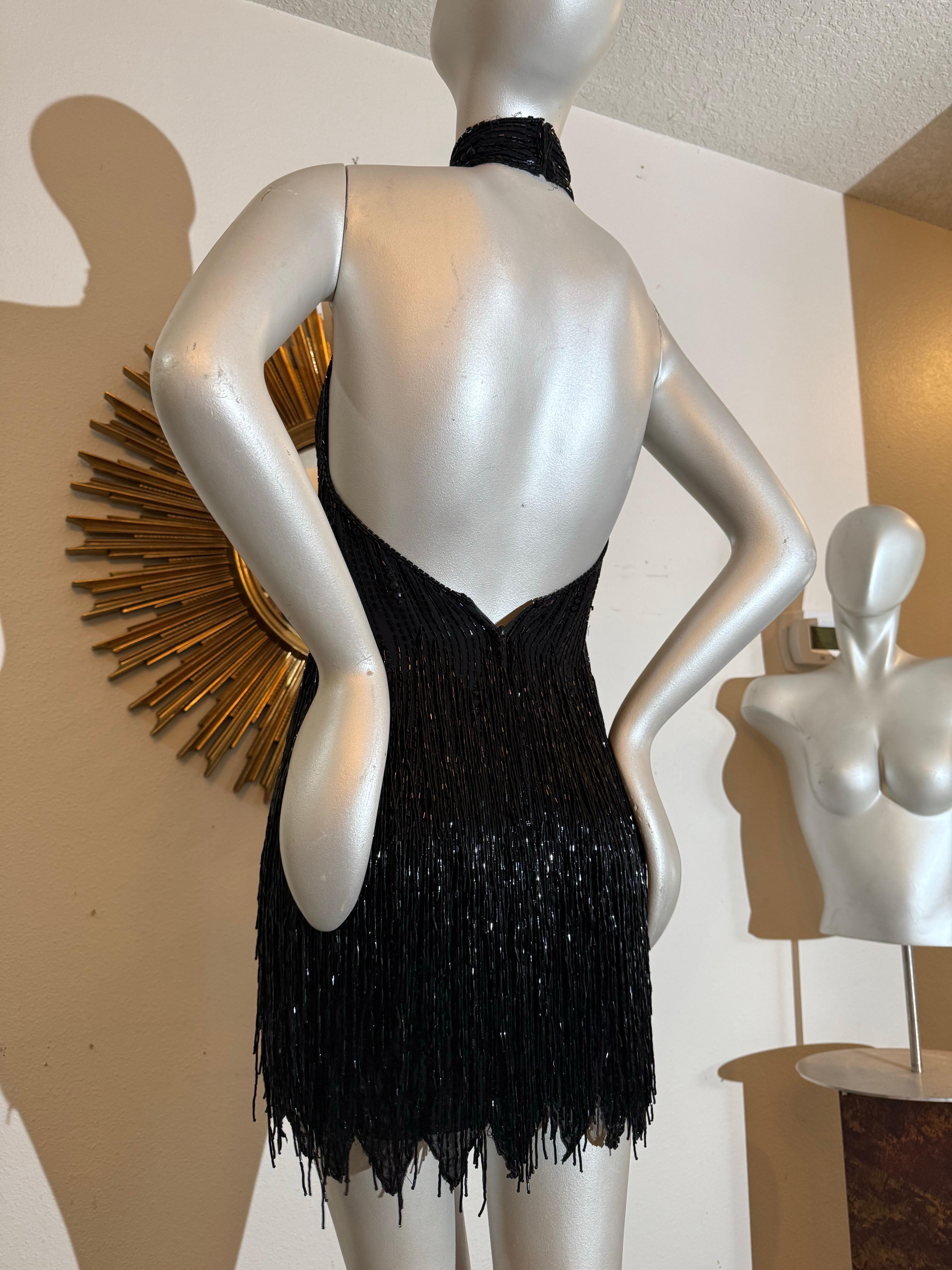 Michael Casey de los años 90 Mini vestido halter negro con abalorios y cristales y flecos en venta 3