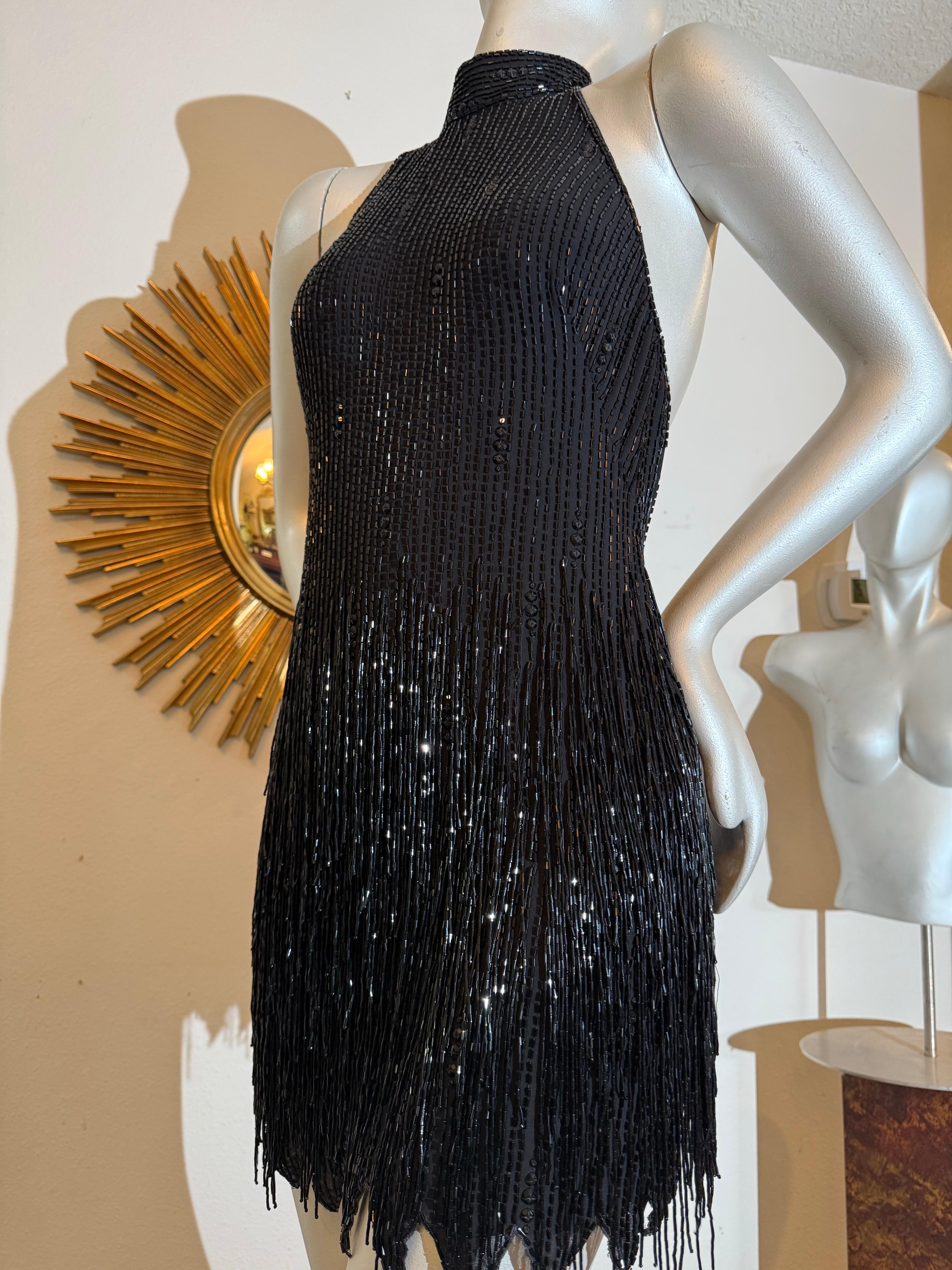 Michael Casey de los años 90 Mini vestido halter negro con abalorios y cristales y flecos en venta 4