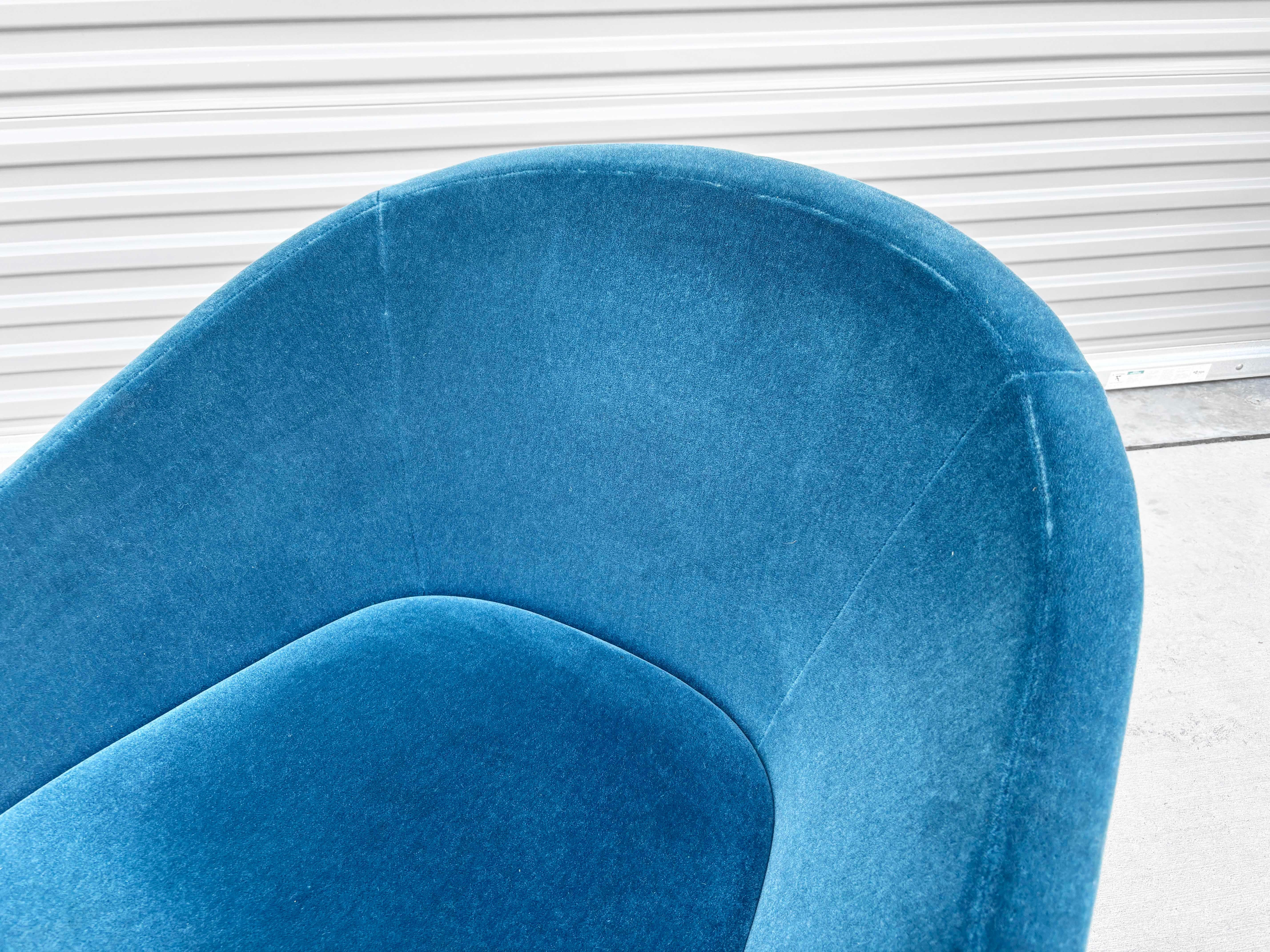 1990s Mid Century Chrome Swivel Chair by Bernhardt en vente 4