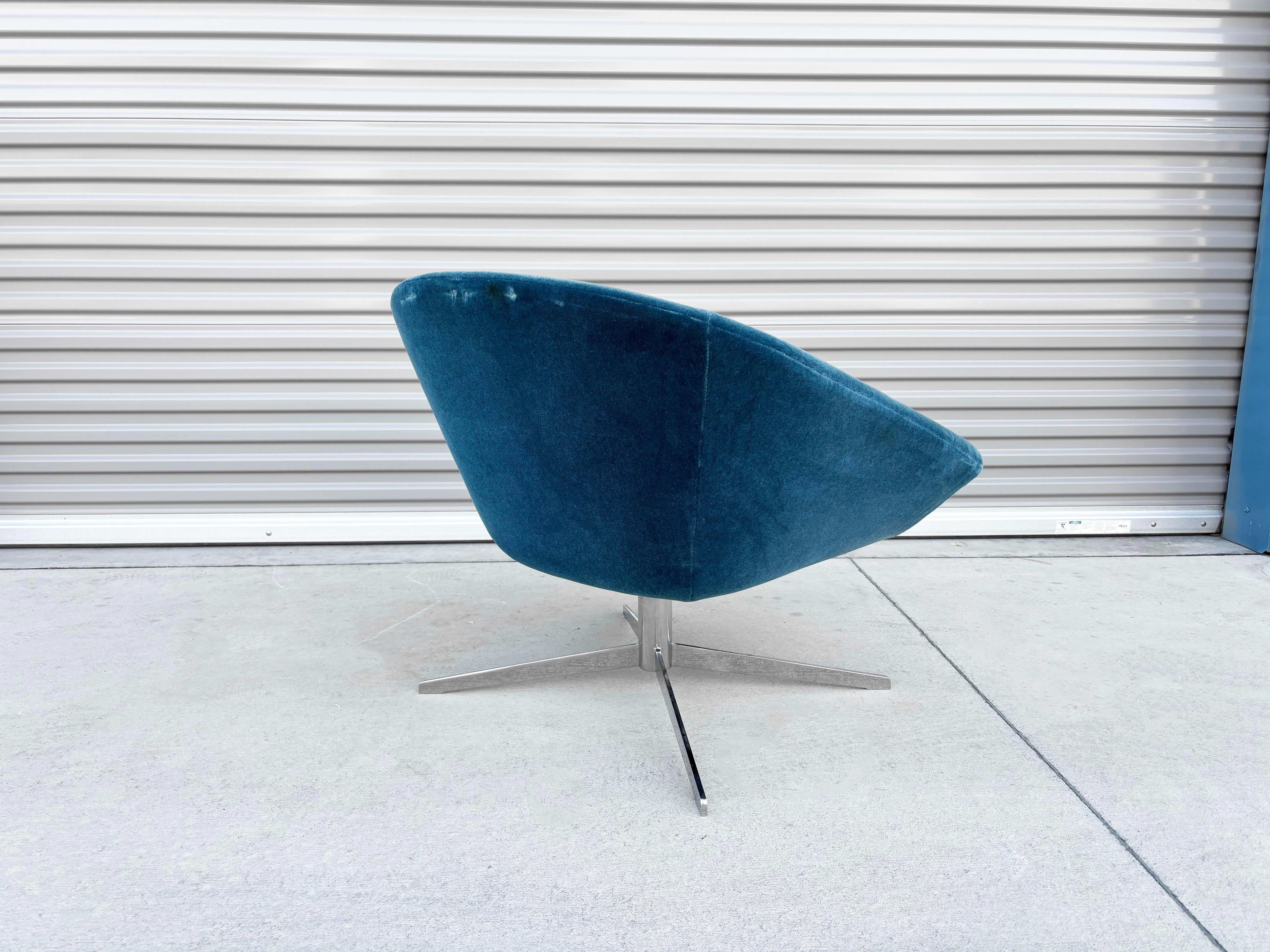 Fin du 20e siècle 1990s Mid Century Chrome Swivel Chair by Bernhardt en vente