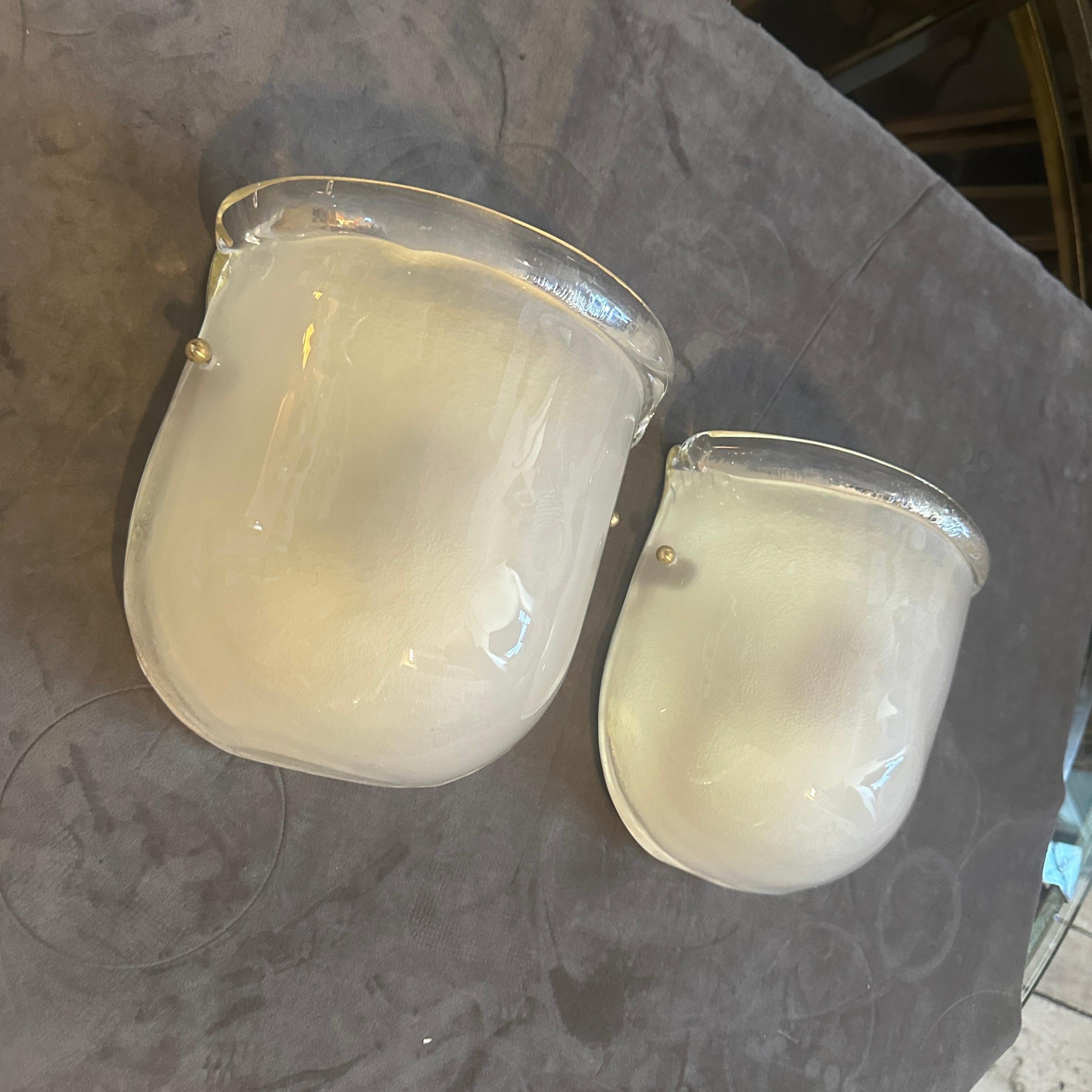 Apliques de pared de latón y cristal de Murano estilo Barovier de mediados de siglo XX Moderno de mediados de siglo en venta