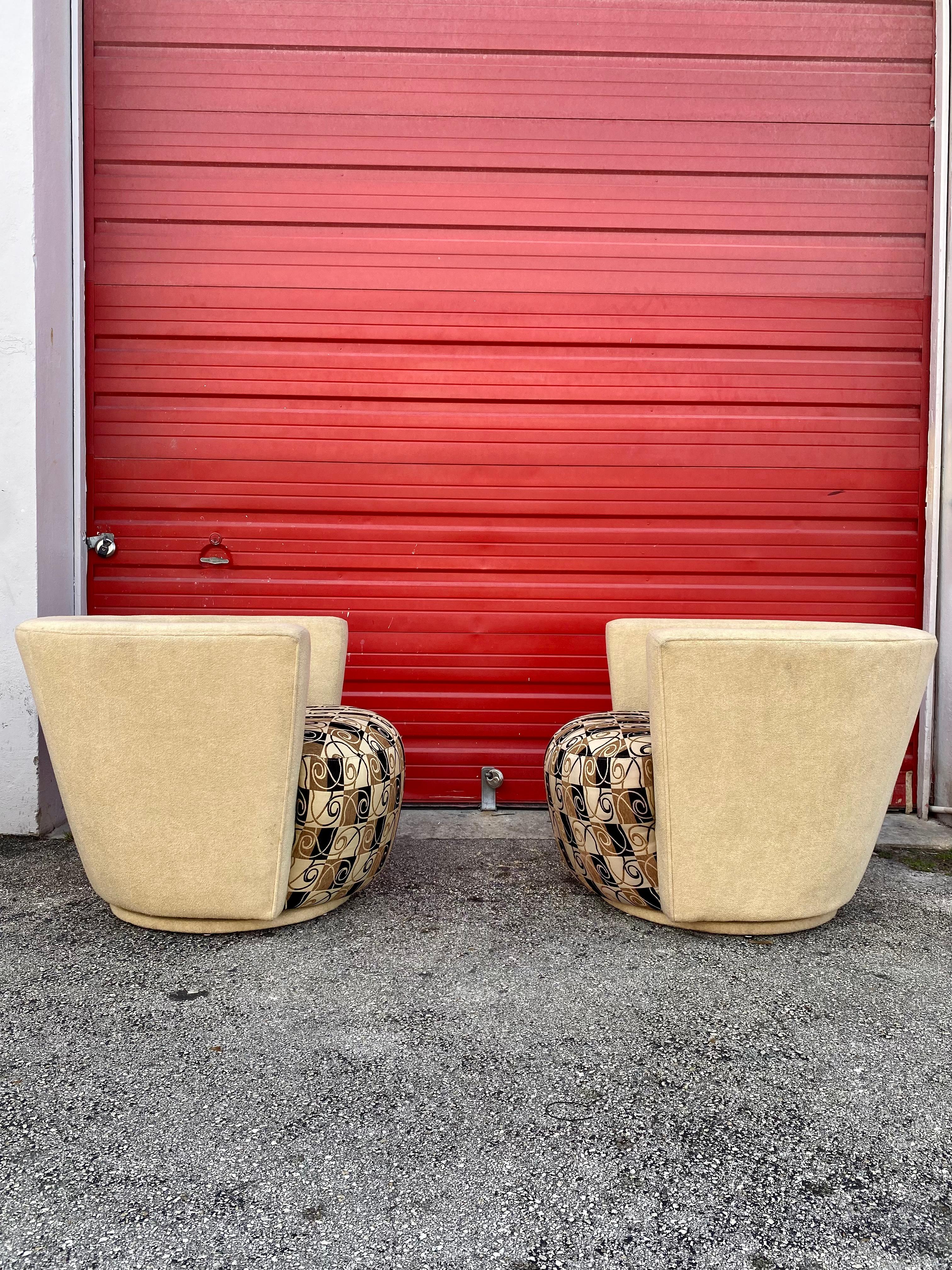 Postmoderne 1990 Thayer Coggin Sculptural Abstract Barrel Swivel Chairs, Set of 2 en vente