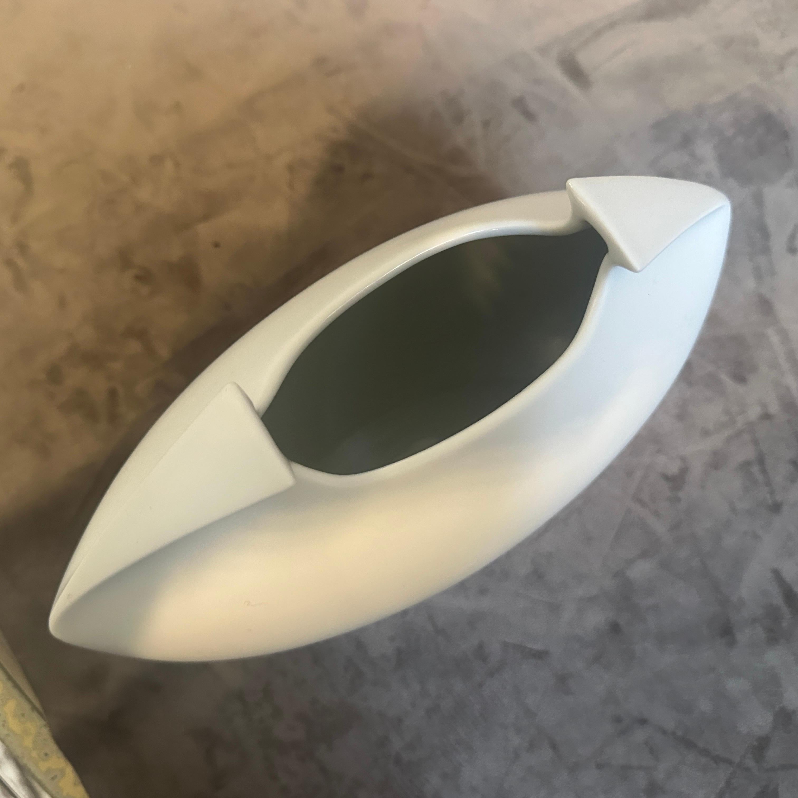 1990s Minimalist White Porcelain Tasca Vase by Lino Sabattini for Rosenthal For Sale 4