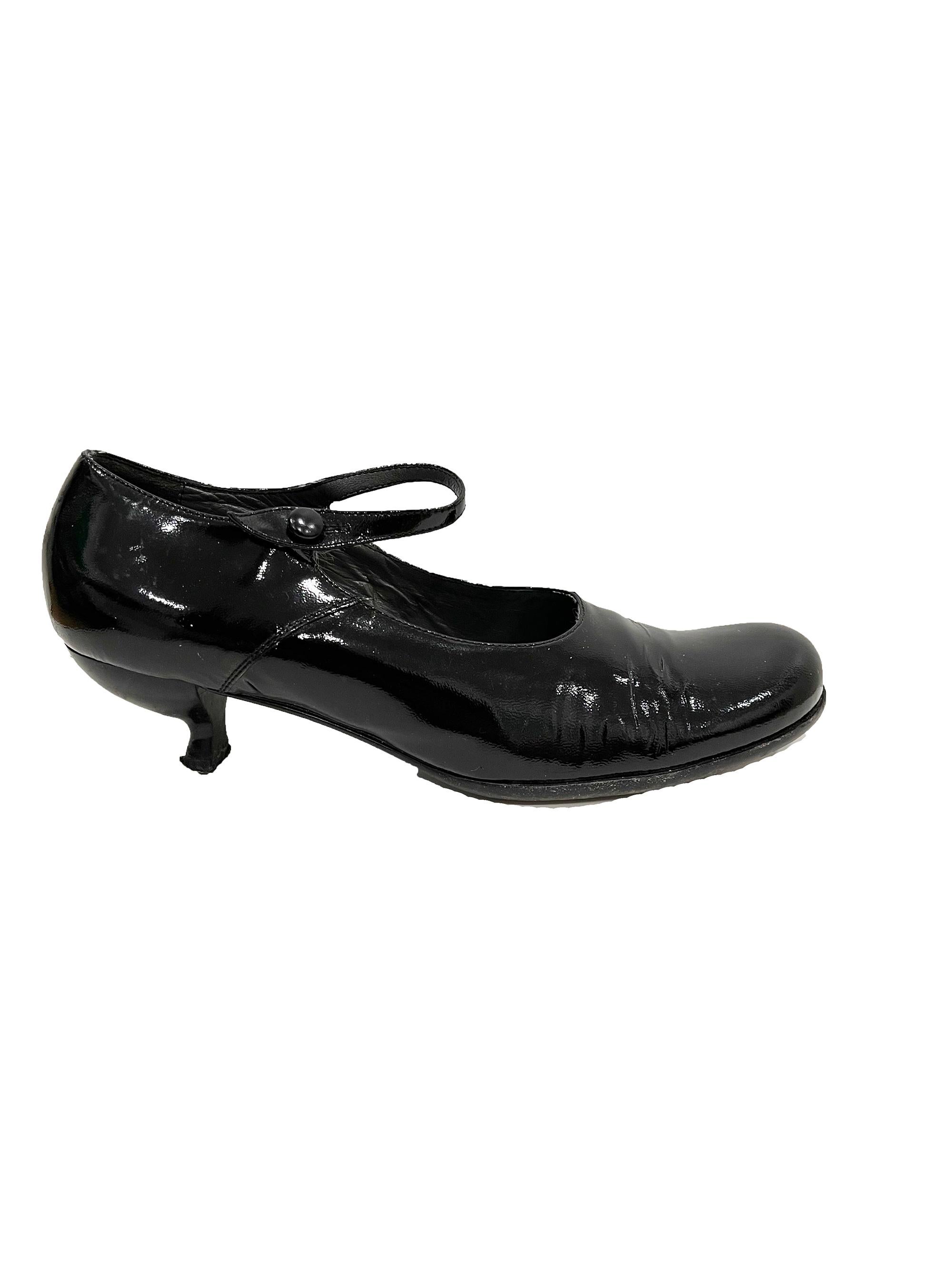 1990s Miu Miu patent leather kitten heels In Fair Condition For Sale In Austin, TX
