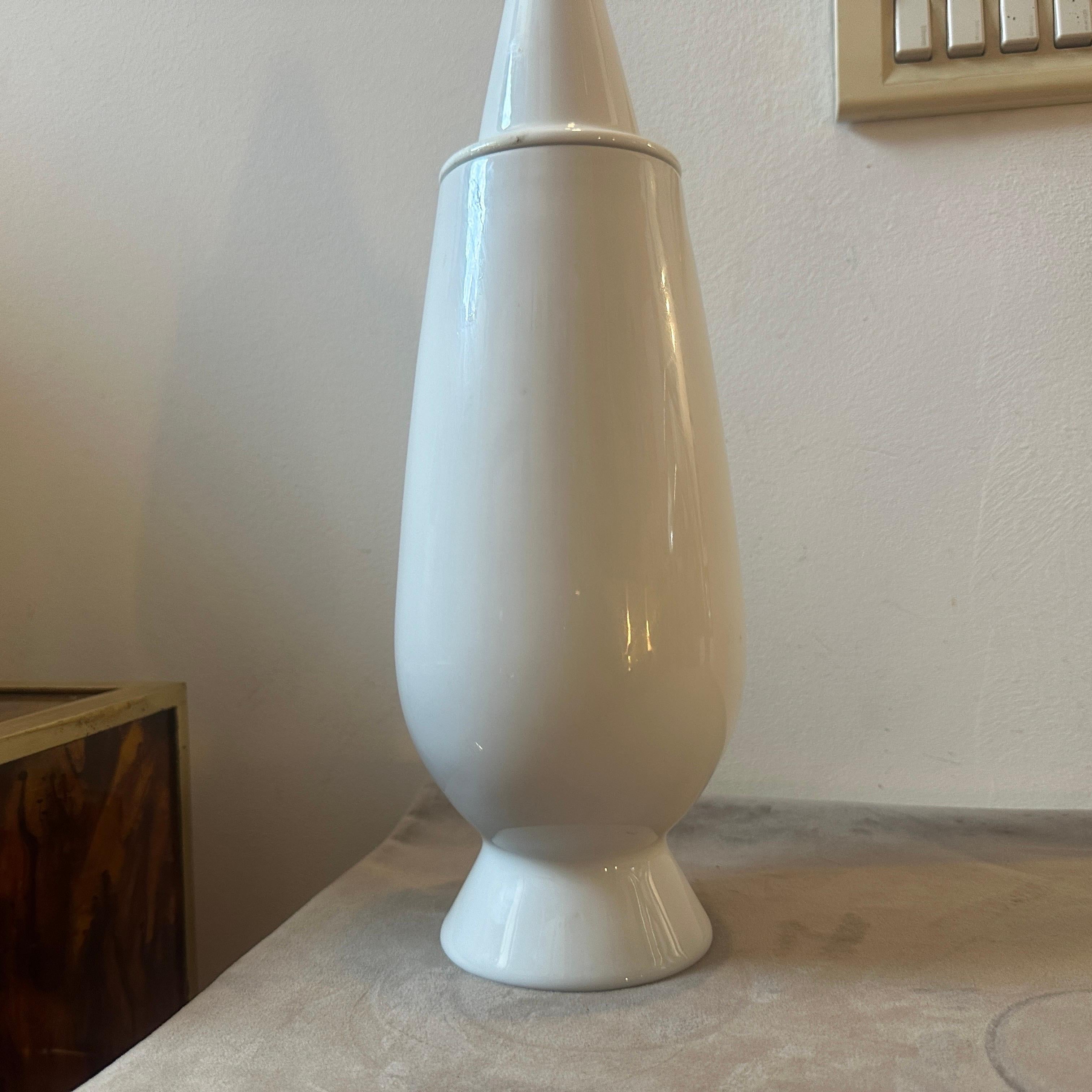 Vase moderne Alessi Tendentse en porcelaine blanche des années 1990 par Alessandro Mendini 4