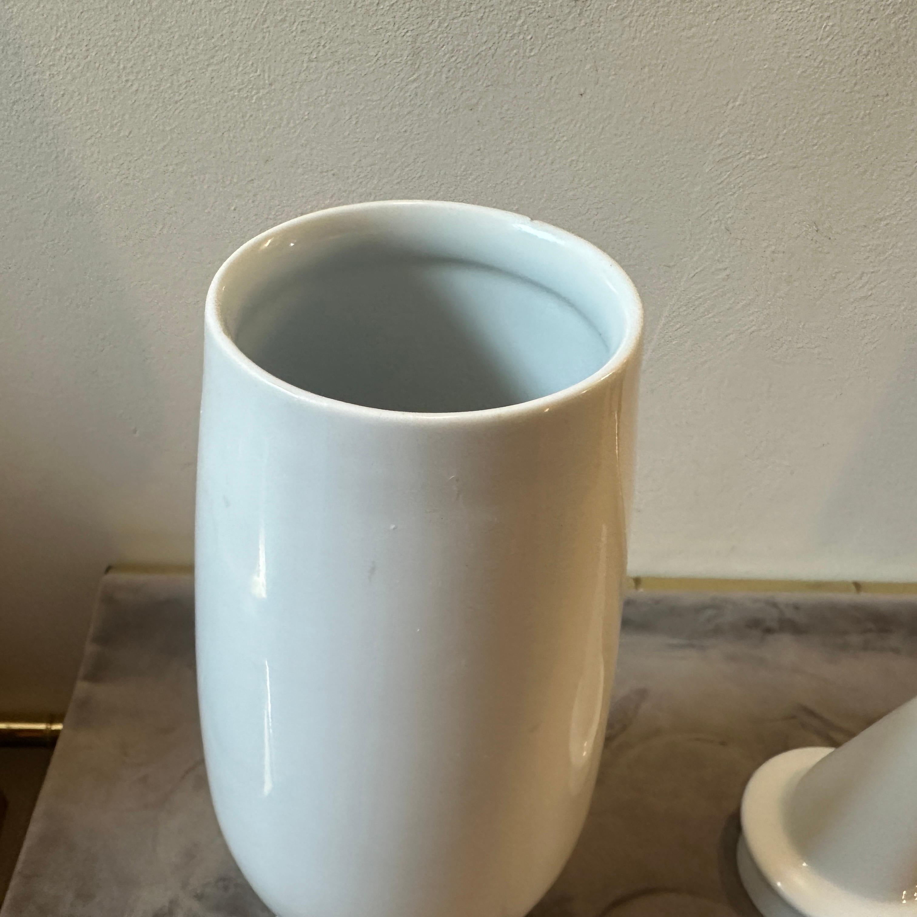 20ième siècle Vase moderne Alessi Tendentse en porcelaine blanche des années 1990 par Alessandro Mendini