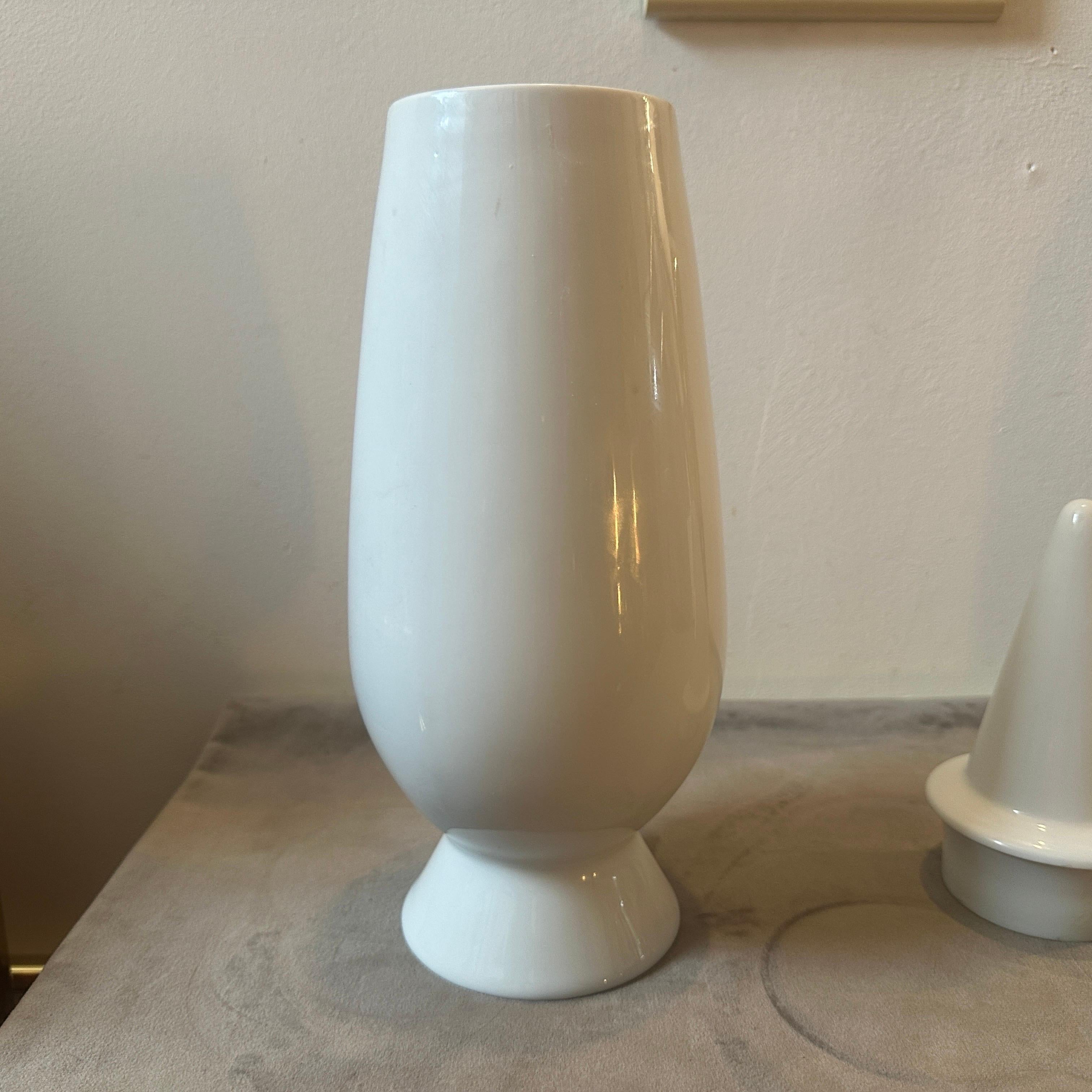 Vase moderne Alessi Tendentse en porcelaine blanche des années 1990 par Alessandro Mendini 1