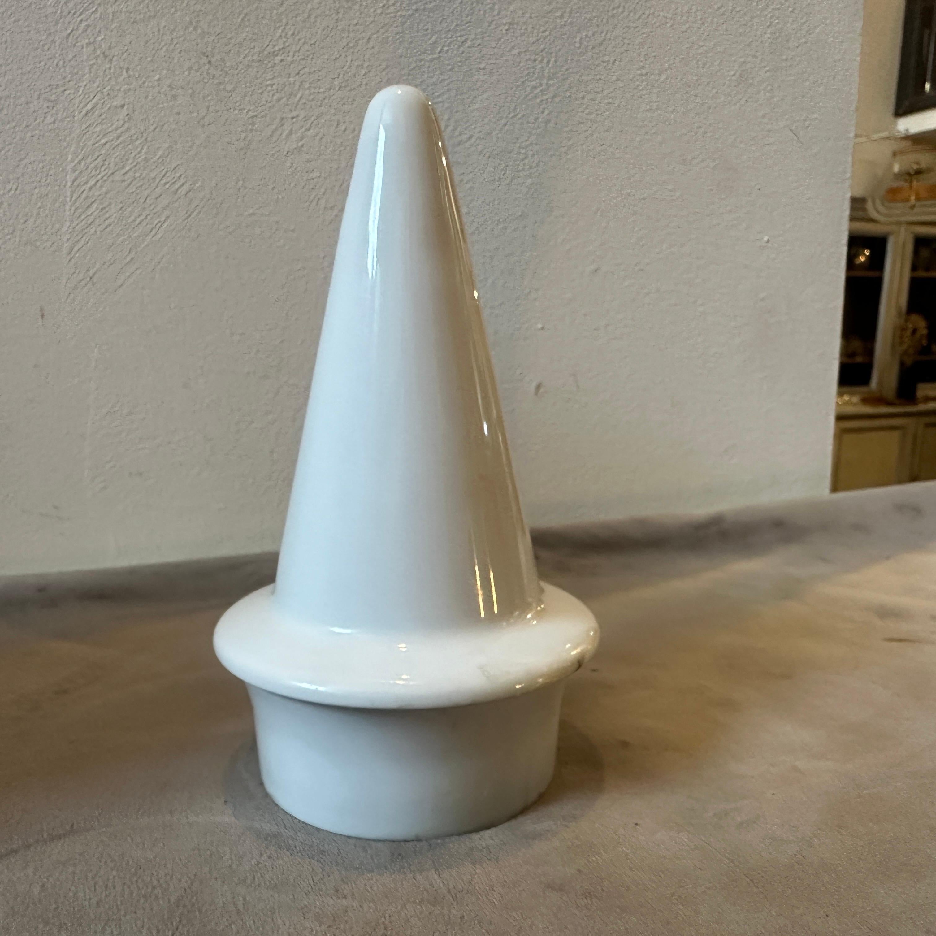 Vase moderne Alessi Tendentse en porcelaine blanche des années 1990 par Alessandro Mendini 2