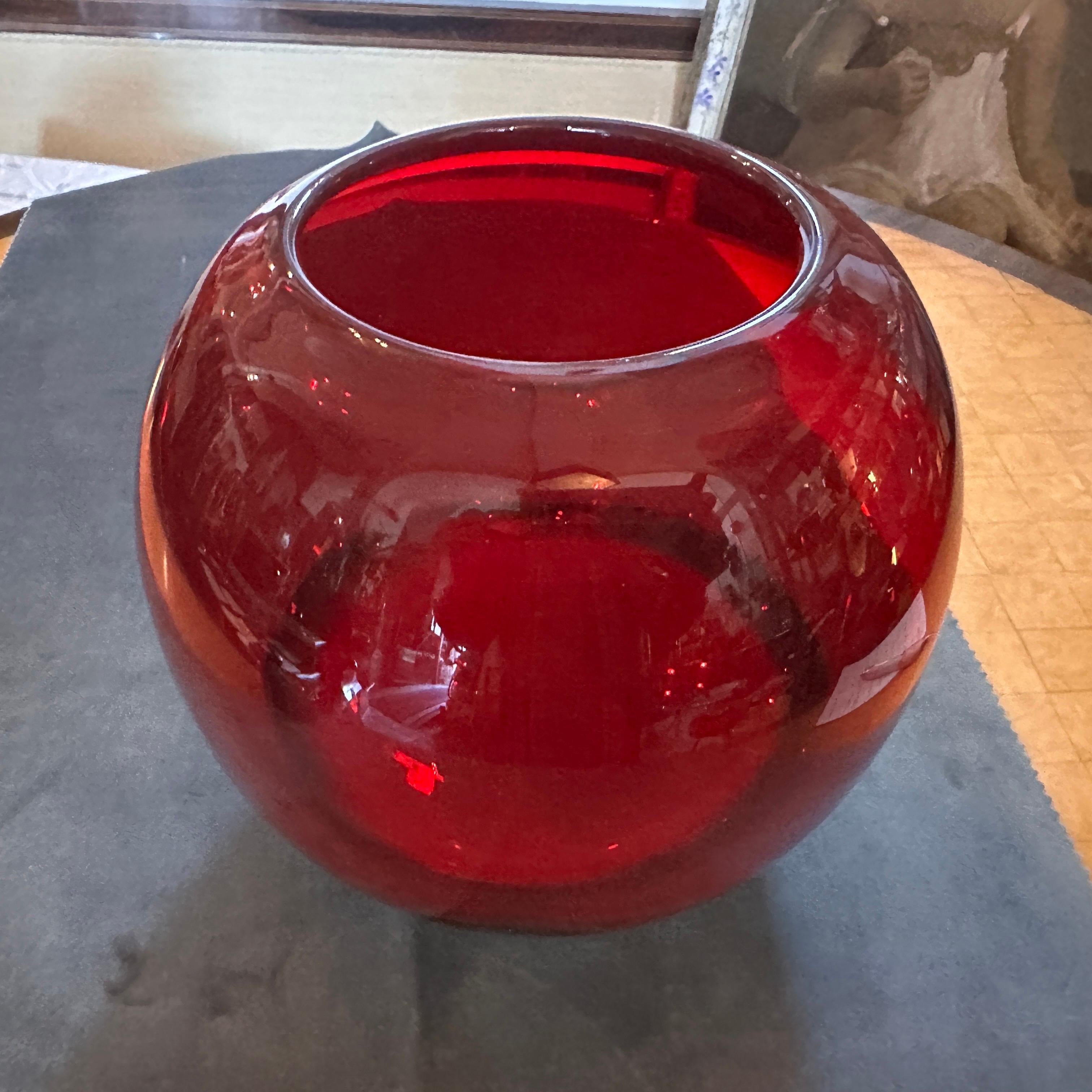 20th Century 1990s Modern Carlo Moretti Style Red White and Black Murano Glass Spheric Vase For Sale