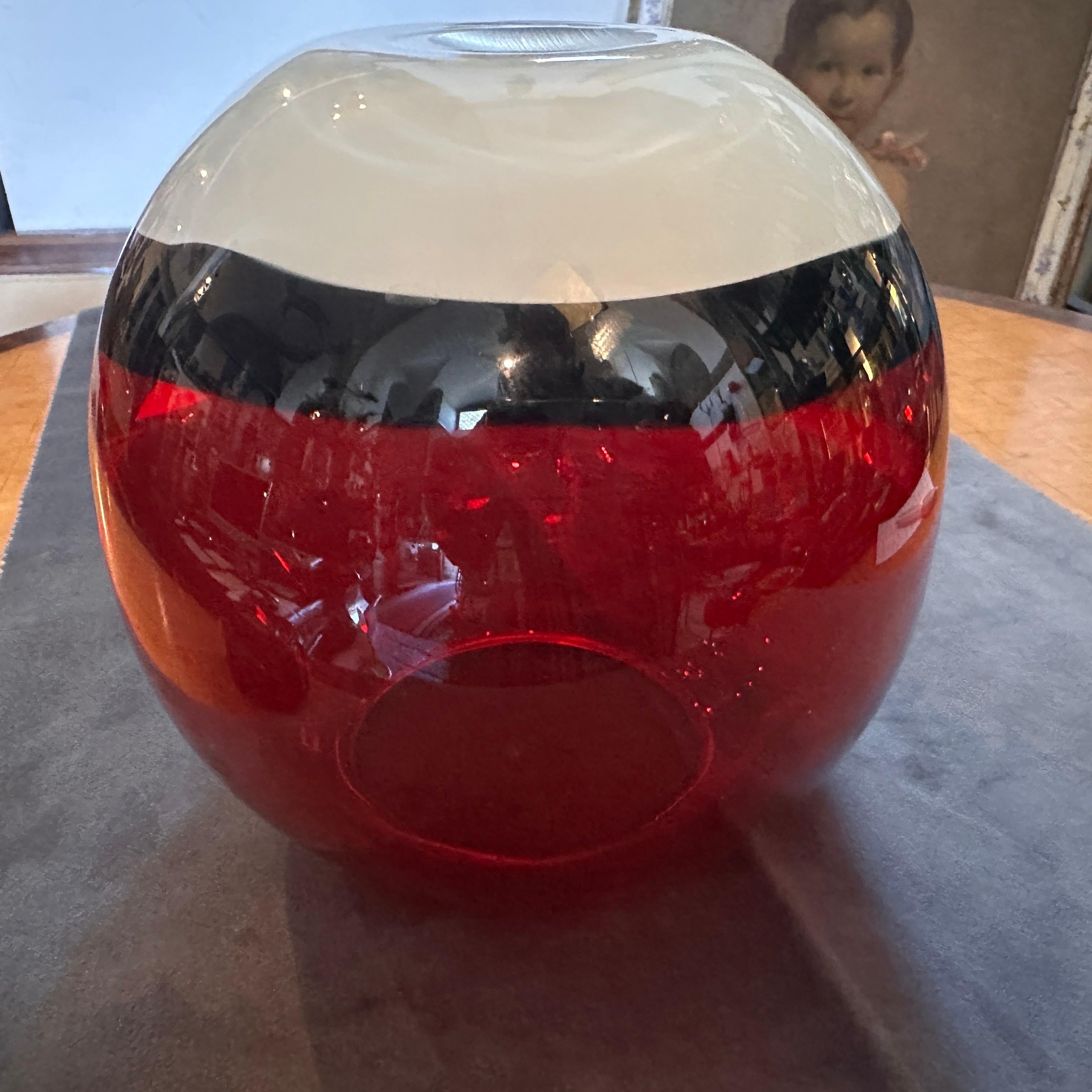 1990s Modern Carlo Moretti Style Red White and Black Murano Glass Spheric Vase For Sale 3