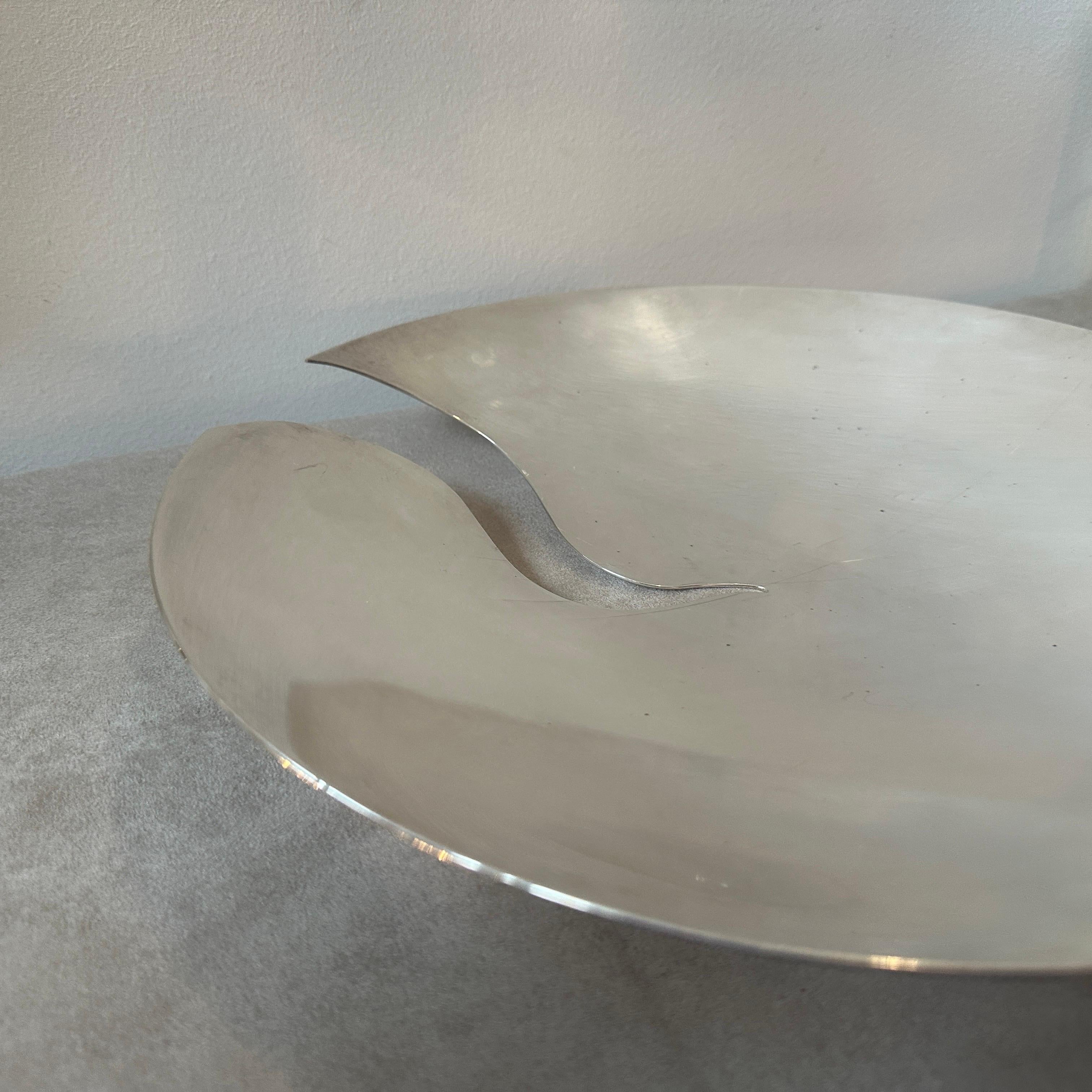 Moderne Centre de table italien en métal argenté au design moderne des années 1990 par Mesa en vente