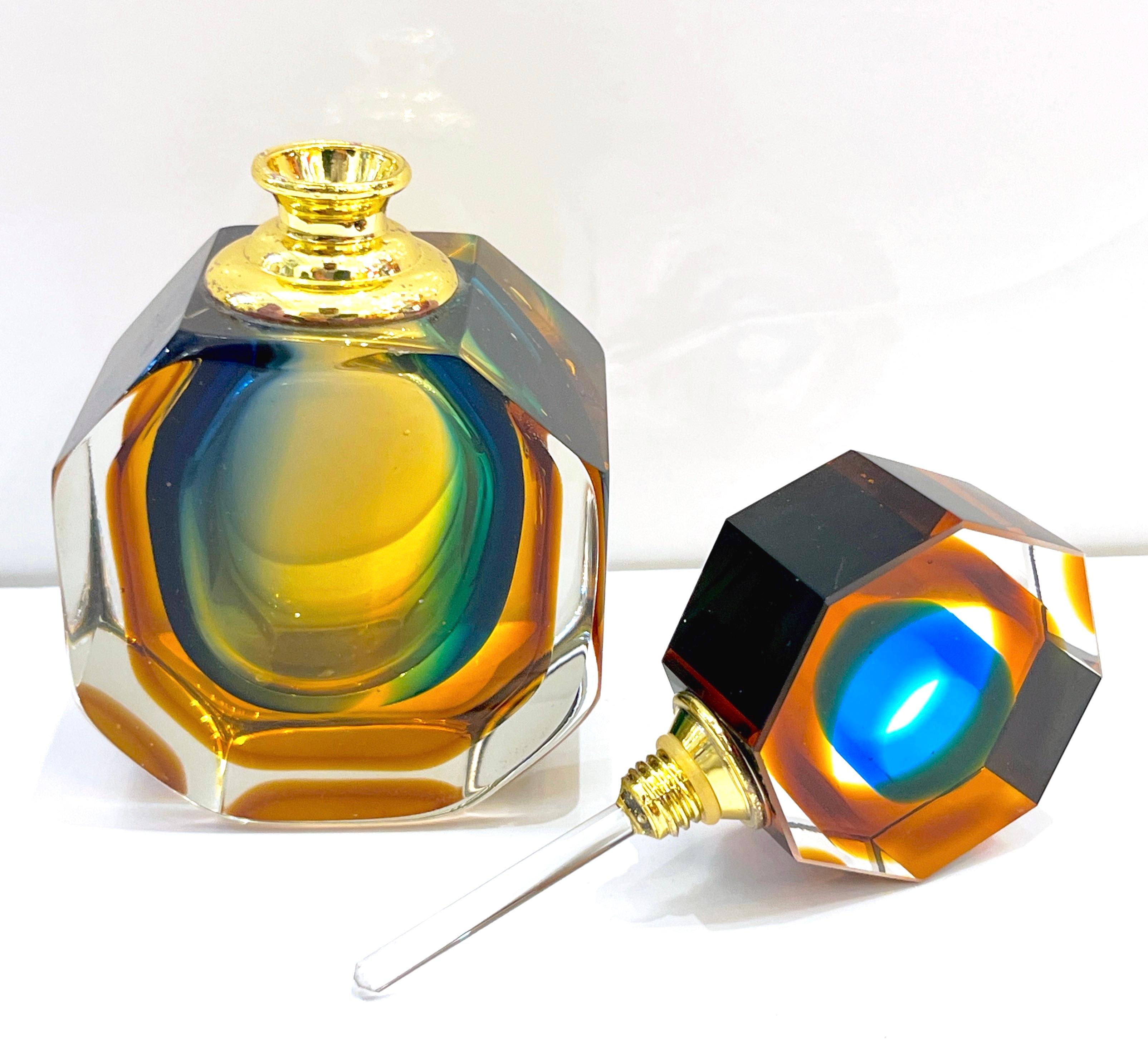 1990s Italian Murano glass diamond faceted octagonal perfume bottle, with flat sides and quality rounded edges with an unusual candy octagonal drop stopper. A very decorative bottle, the body and stopper worked with the Venetian technique Sommerso: