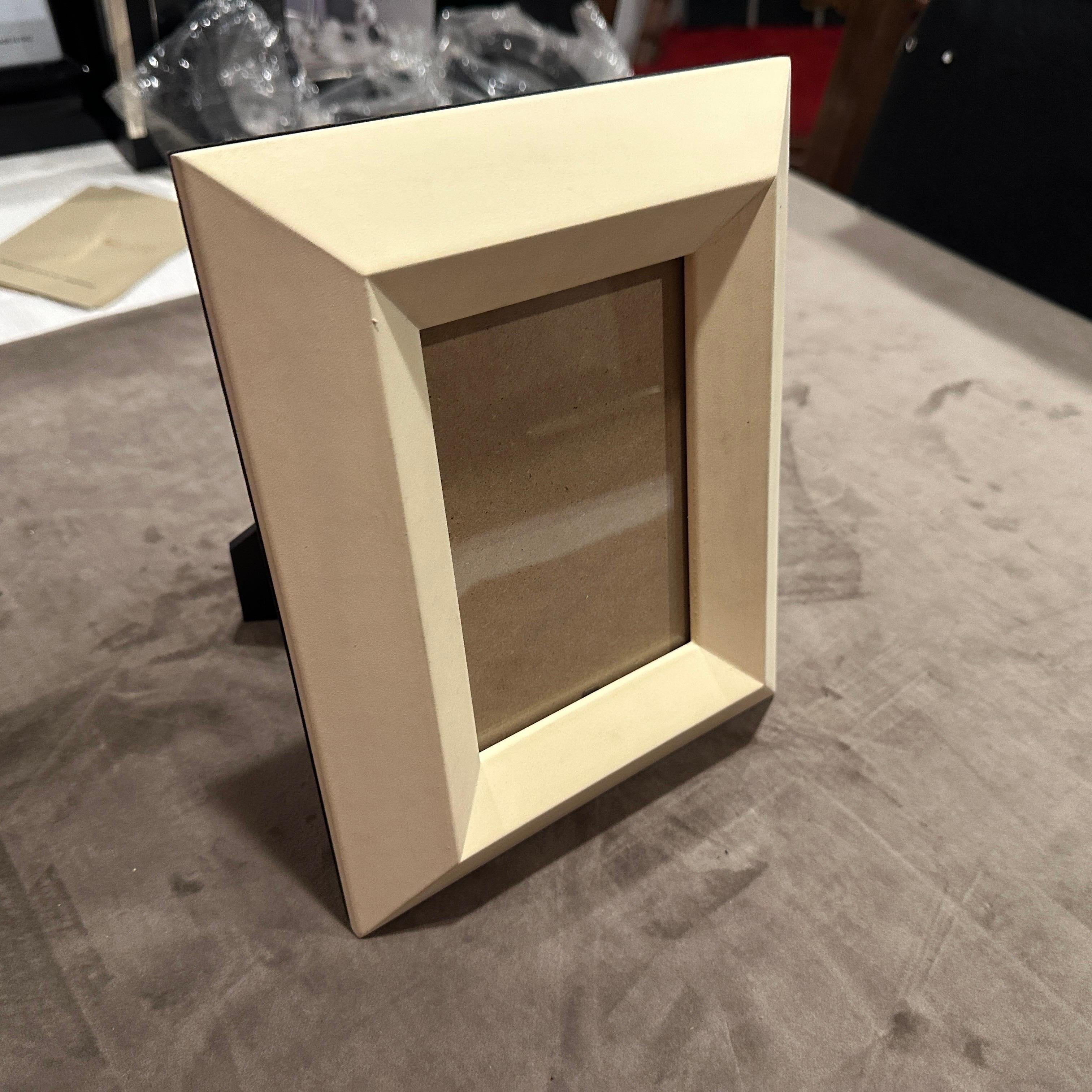 1990s Modern Ivory Lacquered Wood Italian Picture Frame by Bussolari For Sale 4