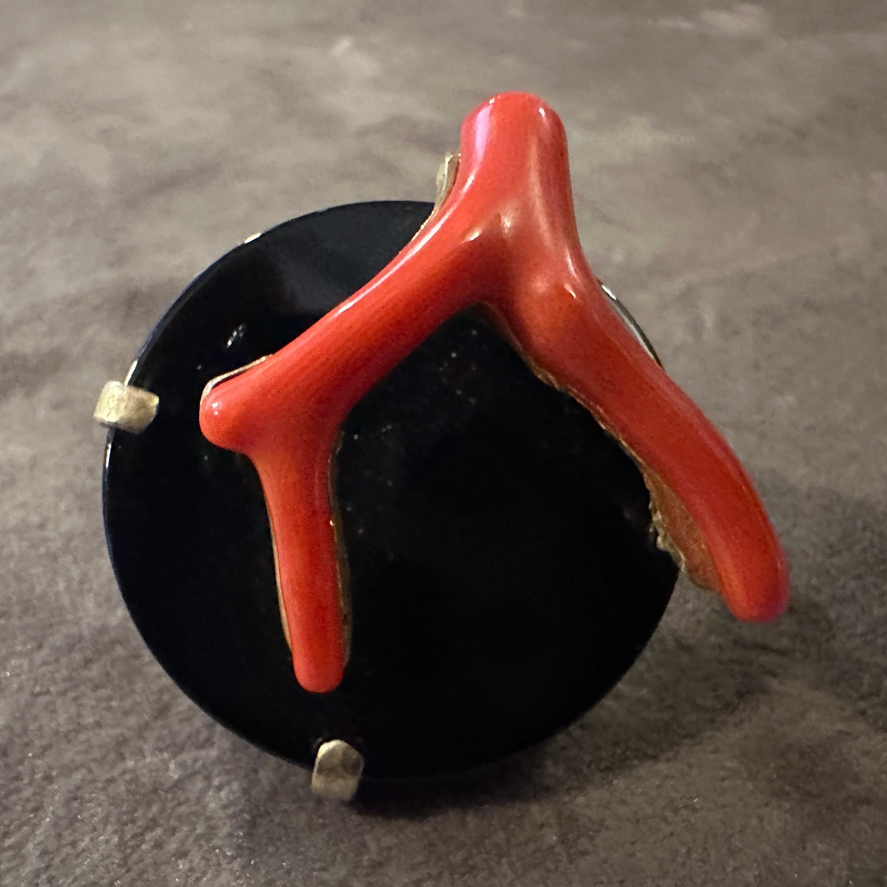 1990er Jahre Moderne italienische Ohrclips aus Sterlingsilber mit schwarzem Onyx und Koralle im Zustand „Neu“ im Angebot in Aci Castello, IT