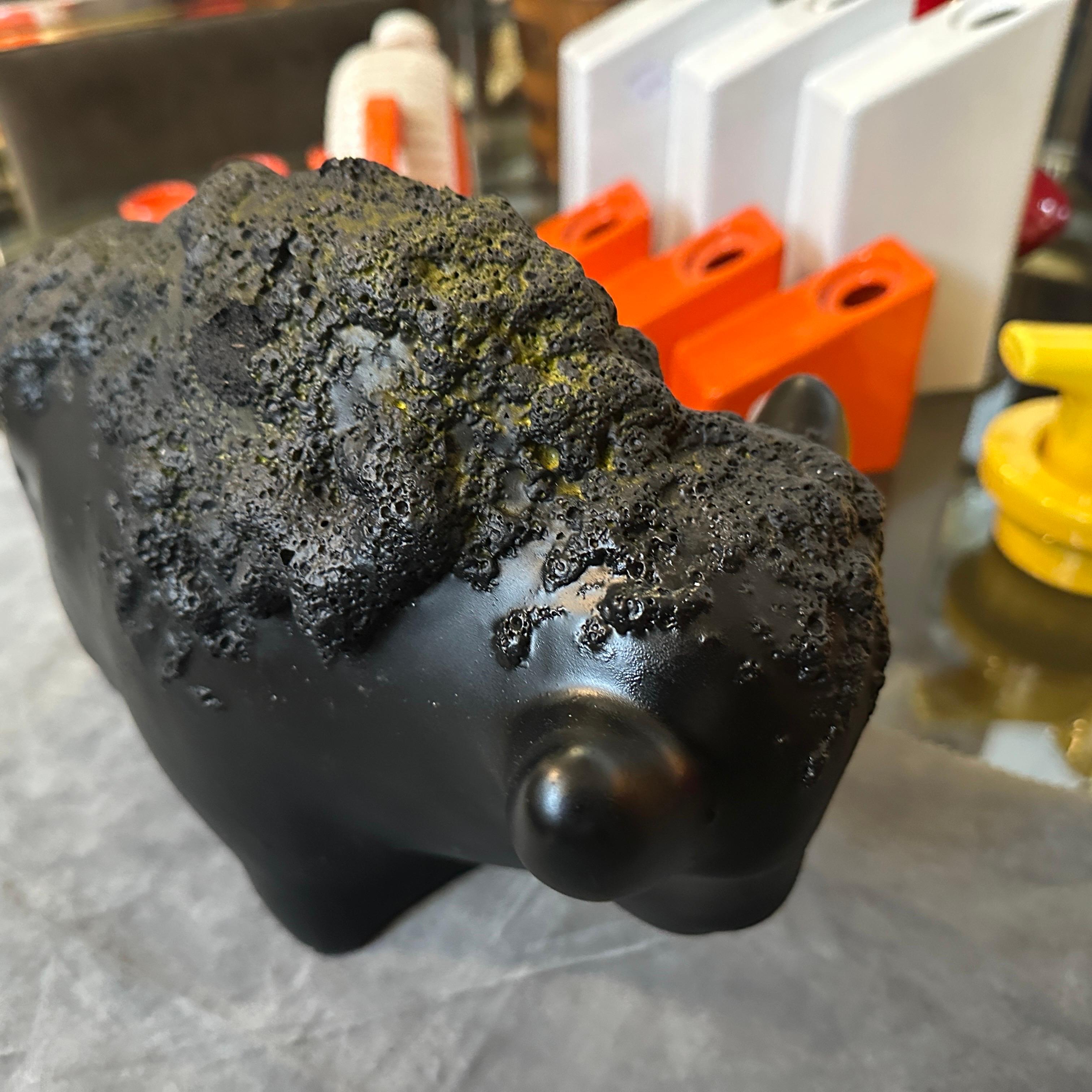 Modernista degli anni '90 in ceramica nera grassa con bisonte tedesco in vendita 3