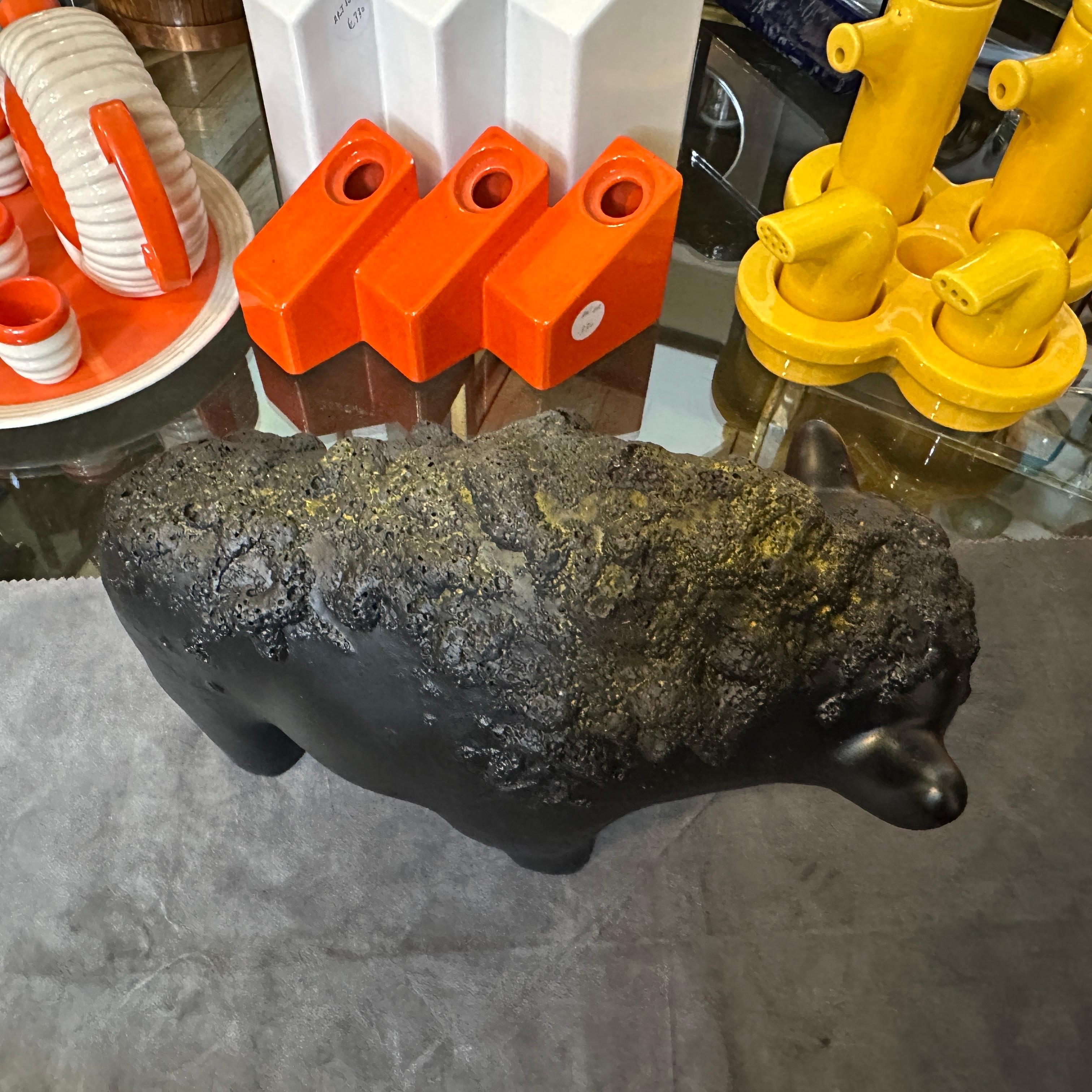 Modernista degli anni '90 in ceramica nera grassa con bisonte tedesco in vendita 4