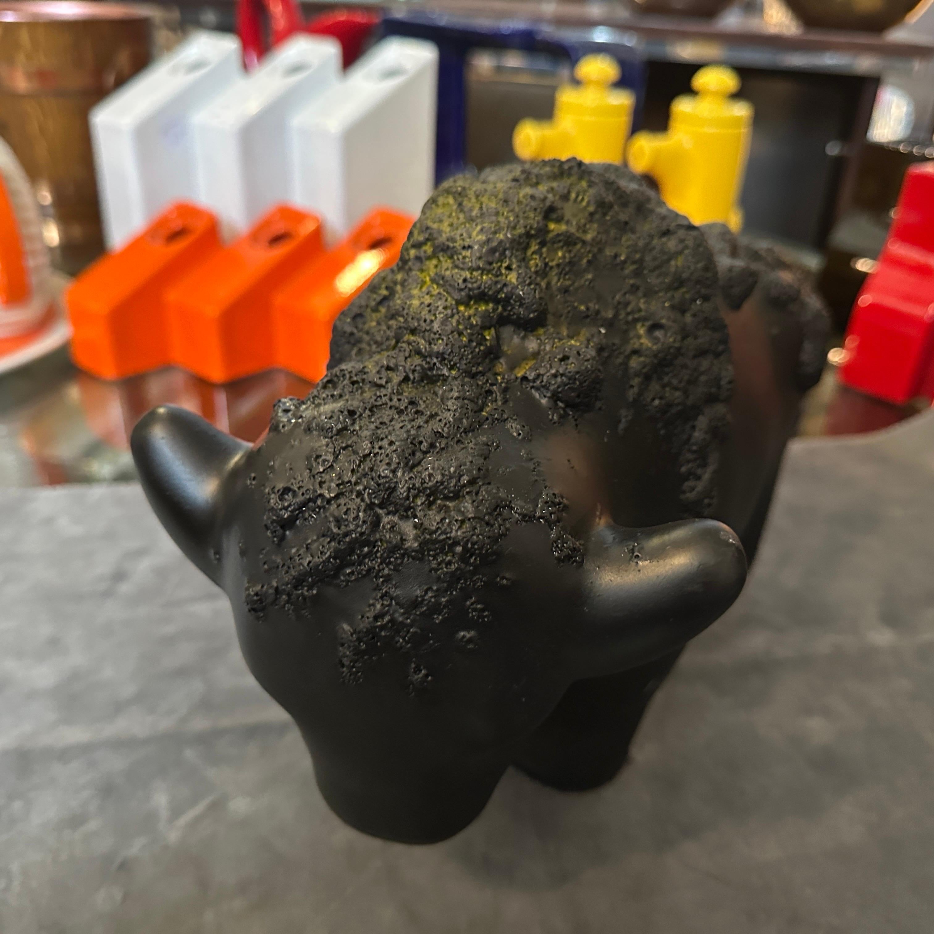Moderno Modernista degli anni '90 in ceramica nera grassa con bisonte tedesco in vendita