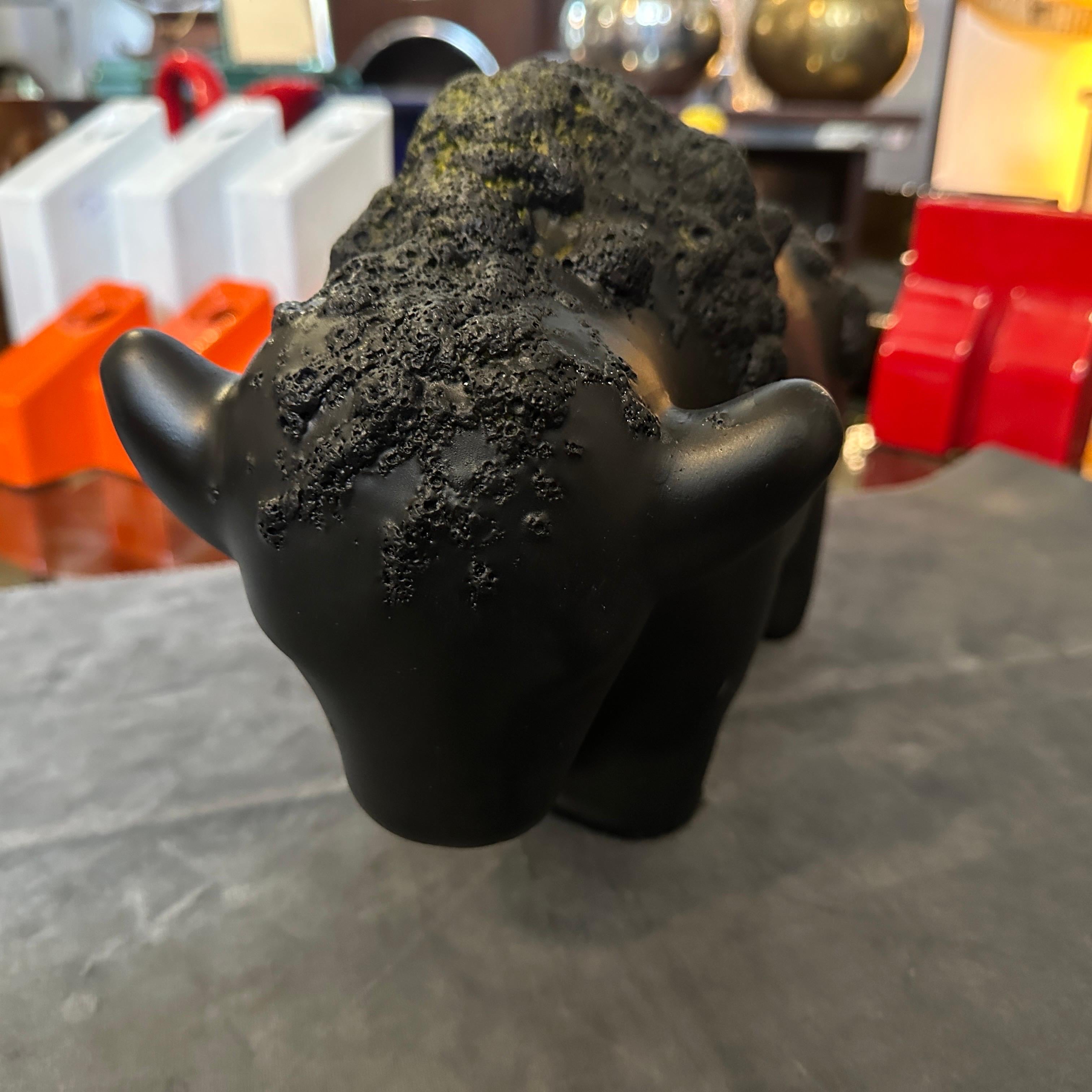 Tedesco Modernista degli anni '90 in ceramica nera grassa con bisonte tedesco in vendita