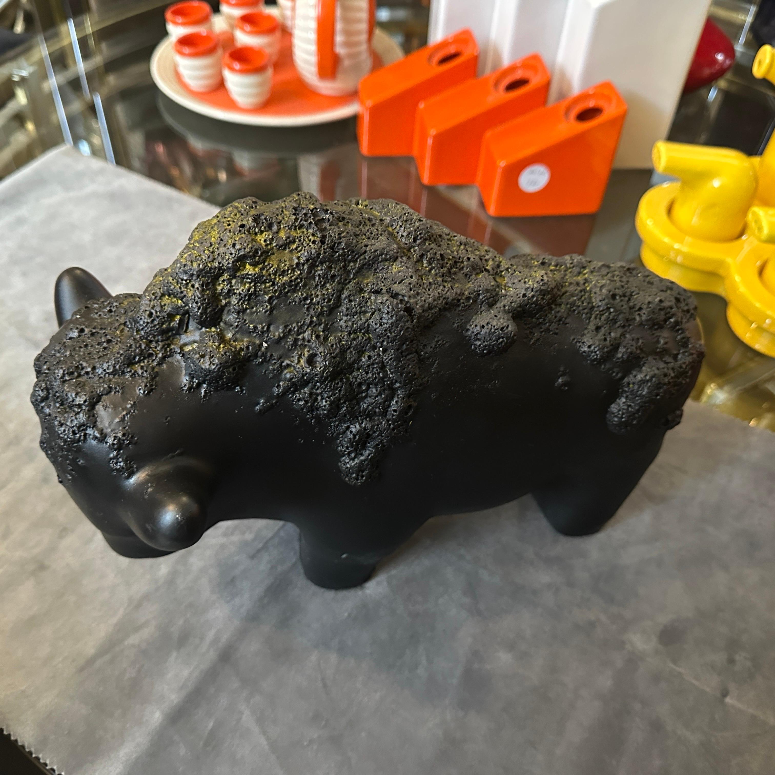 Modernista degli anni '90 in ceramica nera grassa con bisonte tedesco In condizioni buone in vendita a Aci Castello, IT