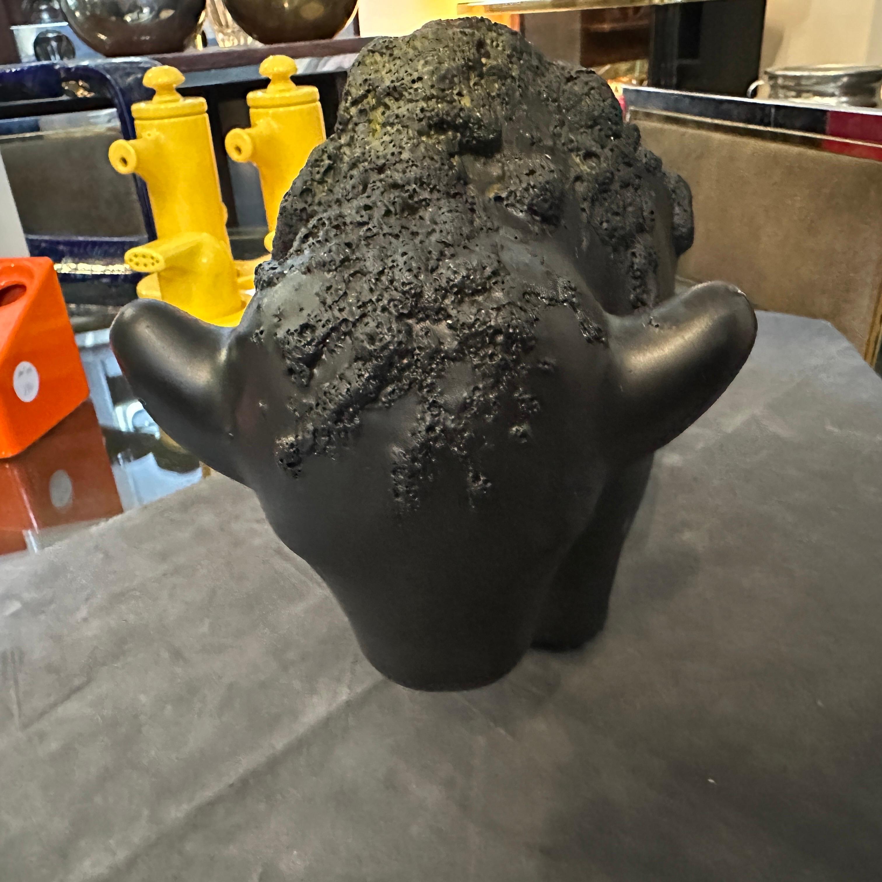 Ceramica Modernista degli anni '90 in ceramica nera grassa con bisonte tedesco in vendita